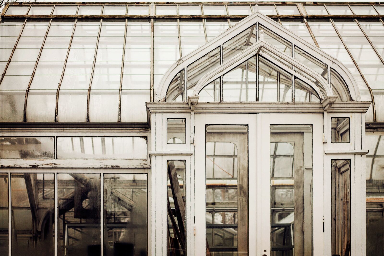 Canon EOS 1100D (EOS Rebel T3 / EOS Kiss X50) sample photo. Architecture, glass, green house photography