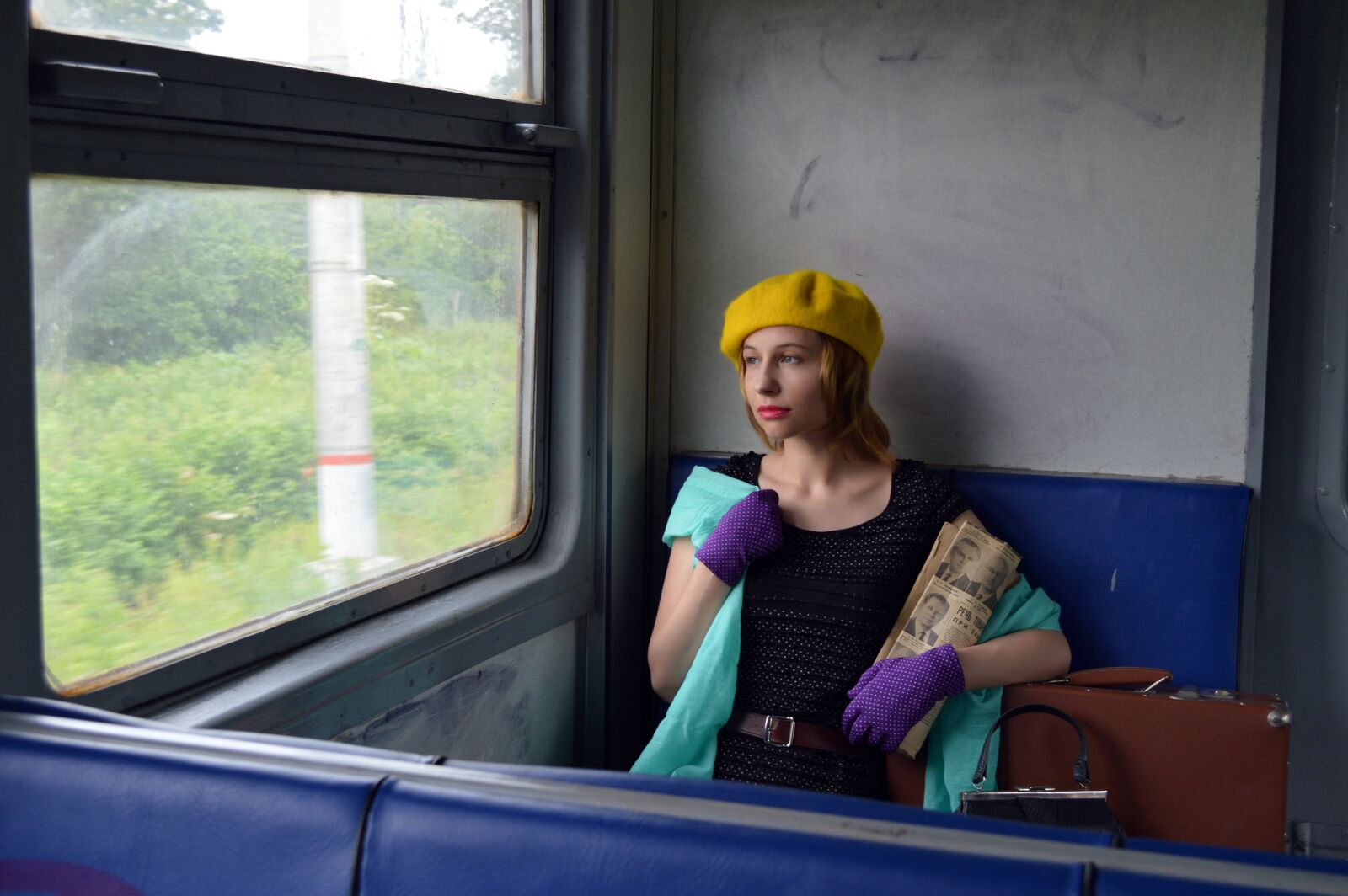 Nikon D3200 sample photo. Train, woman, passenger photography