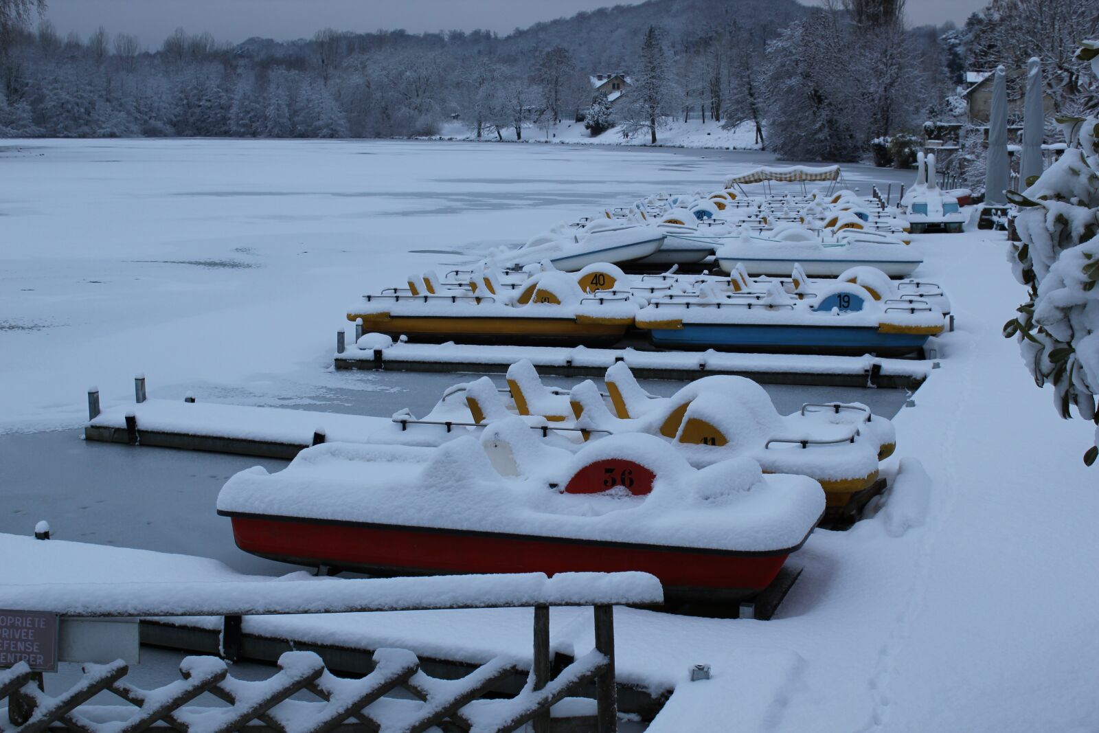 Canon EOS 550D (EOS Rebel T2i / EOS Kiss X4) sample photo. Transport, winter, snow photography