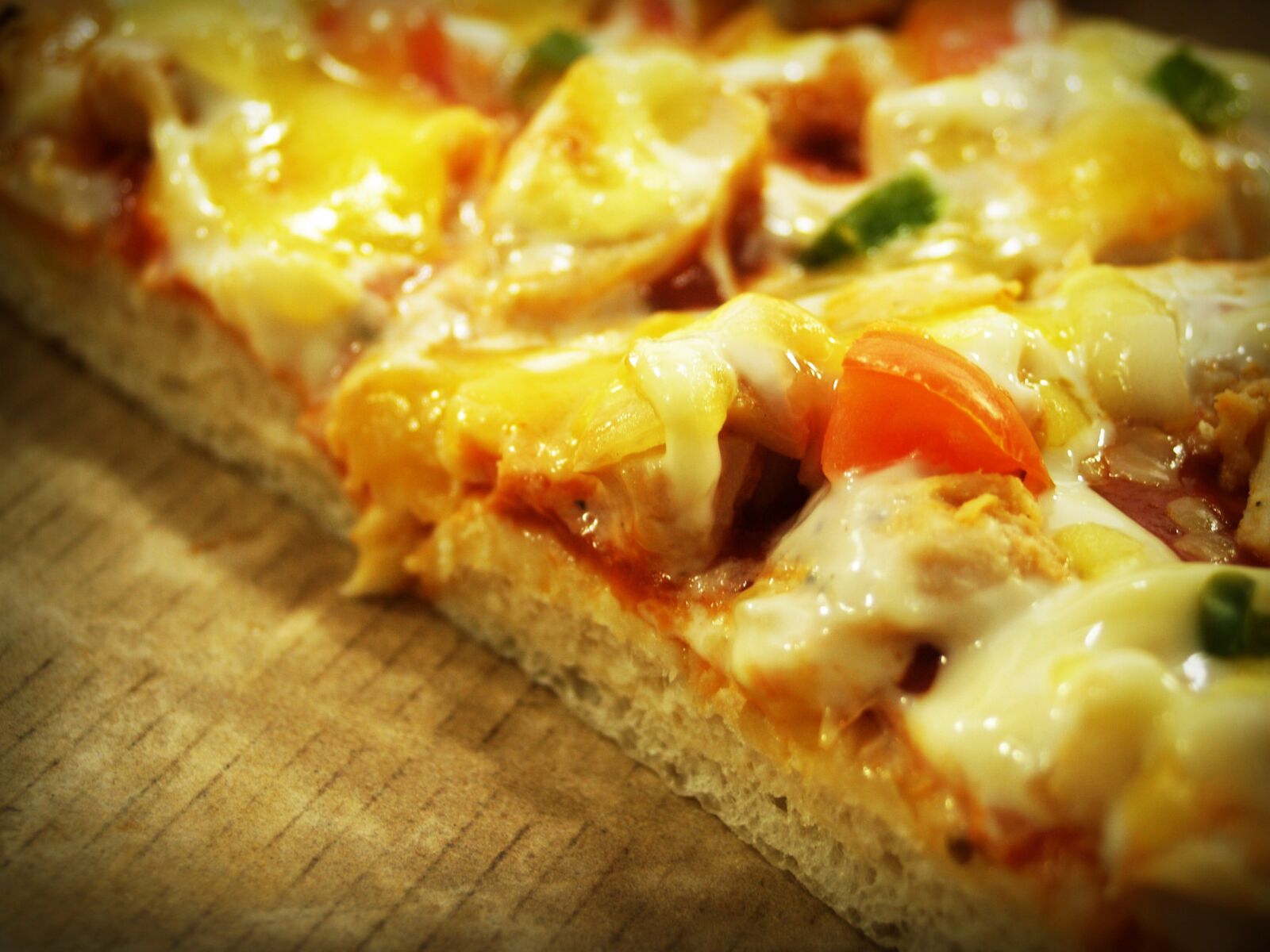Olympus E-300 (EVOLT E-300) sample photo. Pizza, slice, pepperoni photography