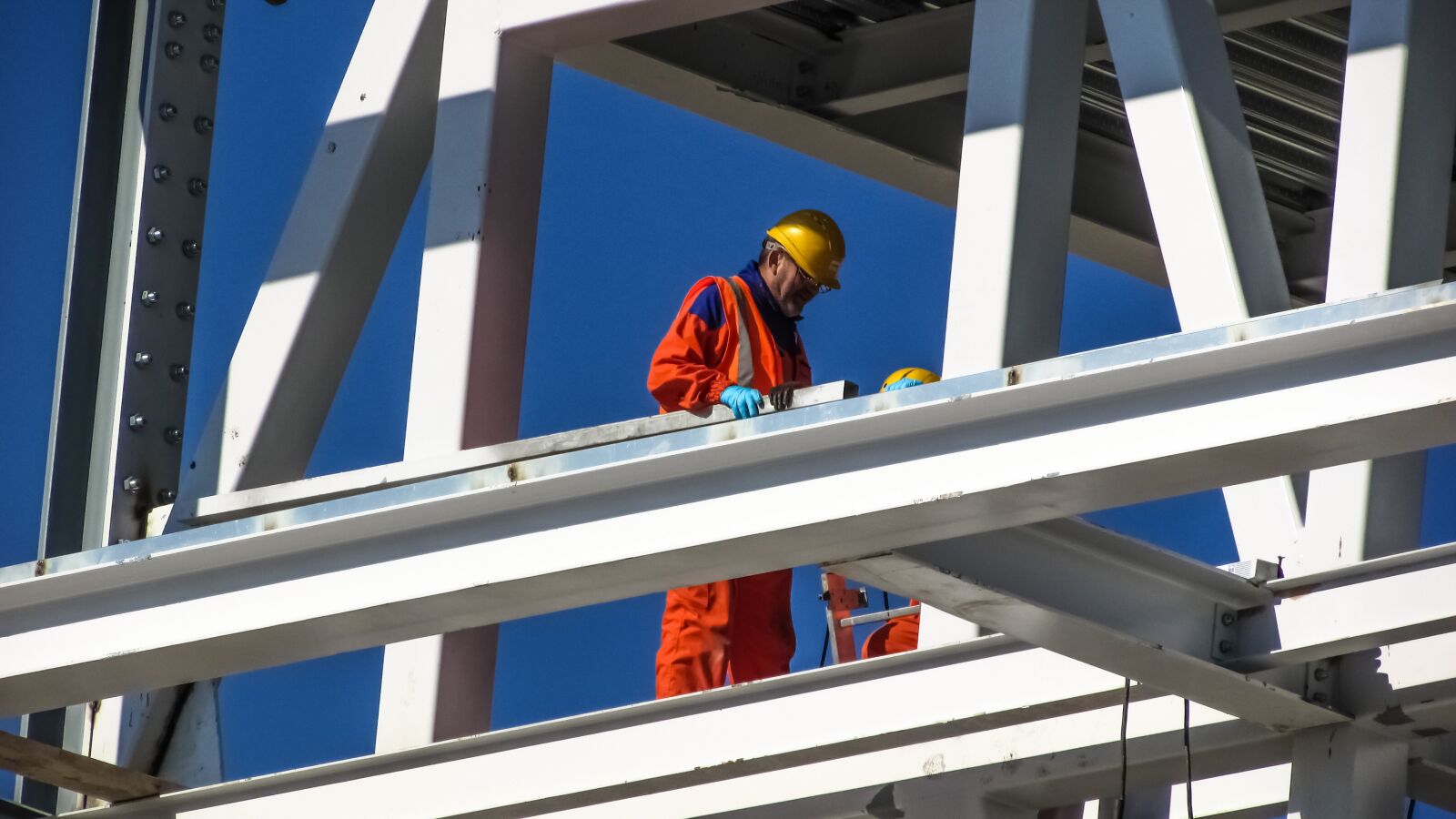Canon PowerShot SX400 IS sample photo. Worker, construction site, helmet photography