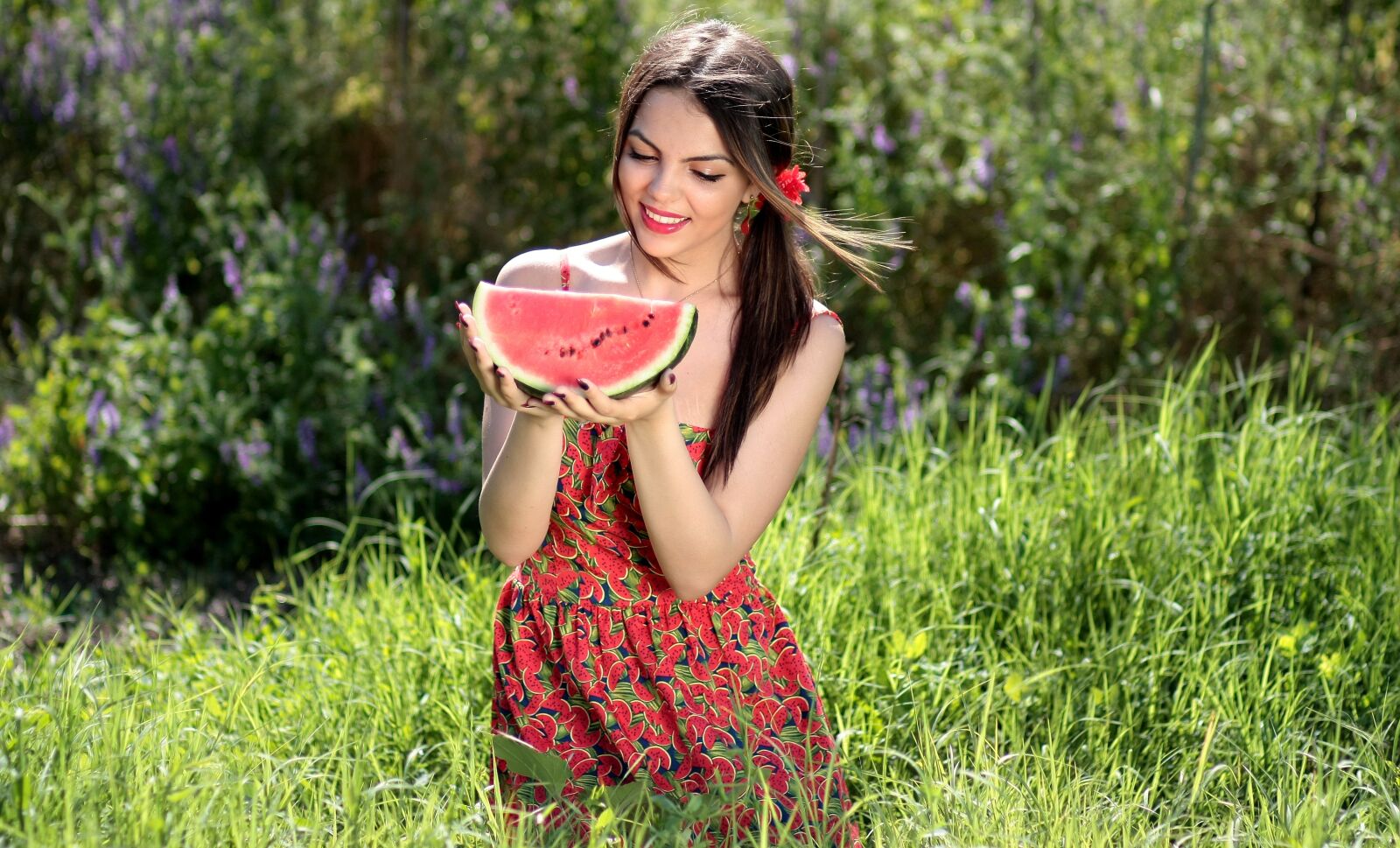 Canon EOS 450D (EOS Rebel XSi / EOS Kiss X2) sample photo. Girl, melon, red photography