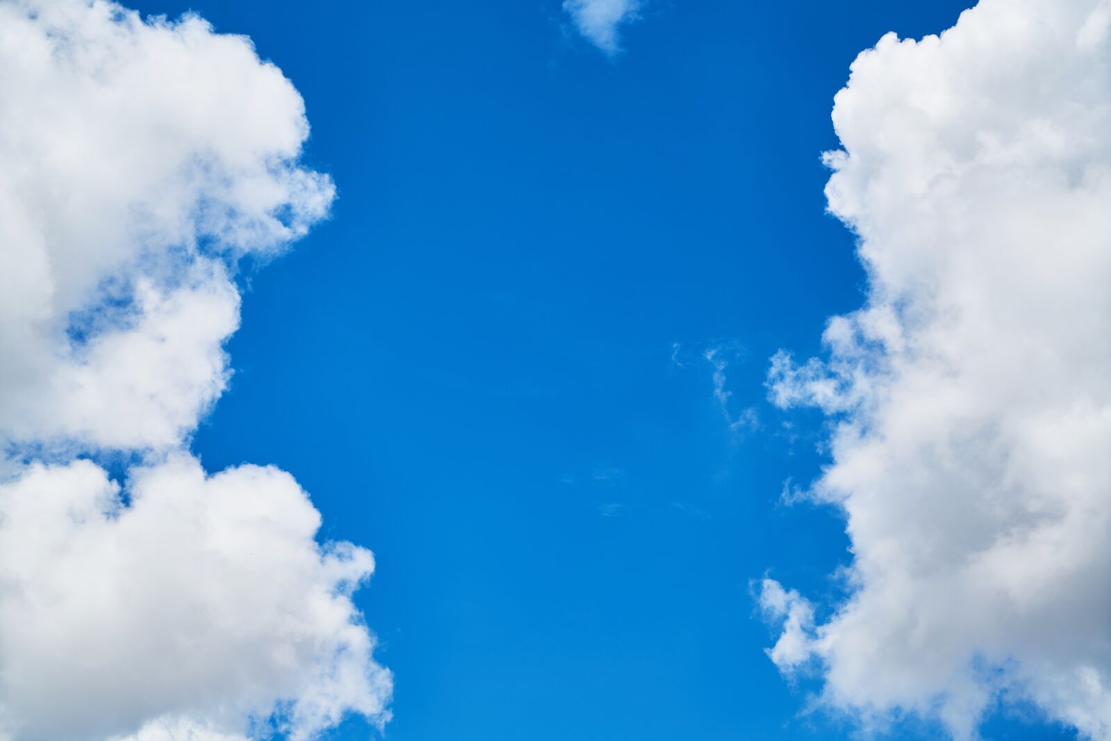 Sony a7R II sample photo. Cloud, blue, composition photography
