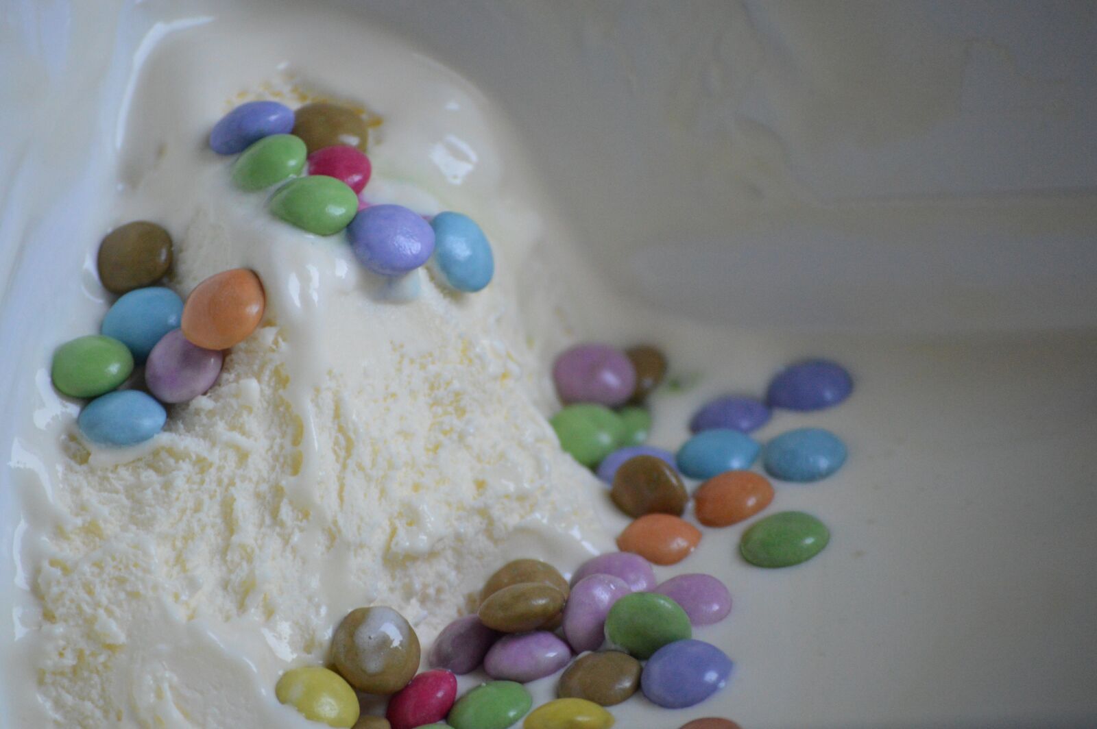 Nikon D3200 sample photo. Icecream, vanilla, smarties photography