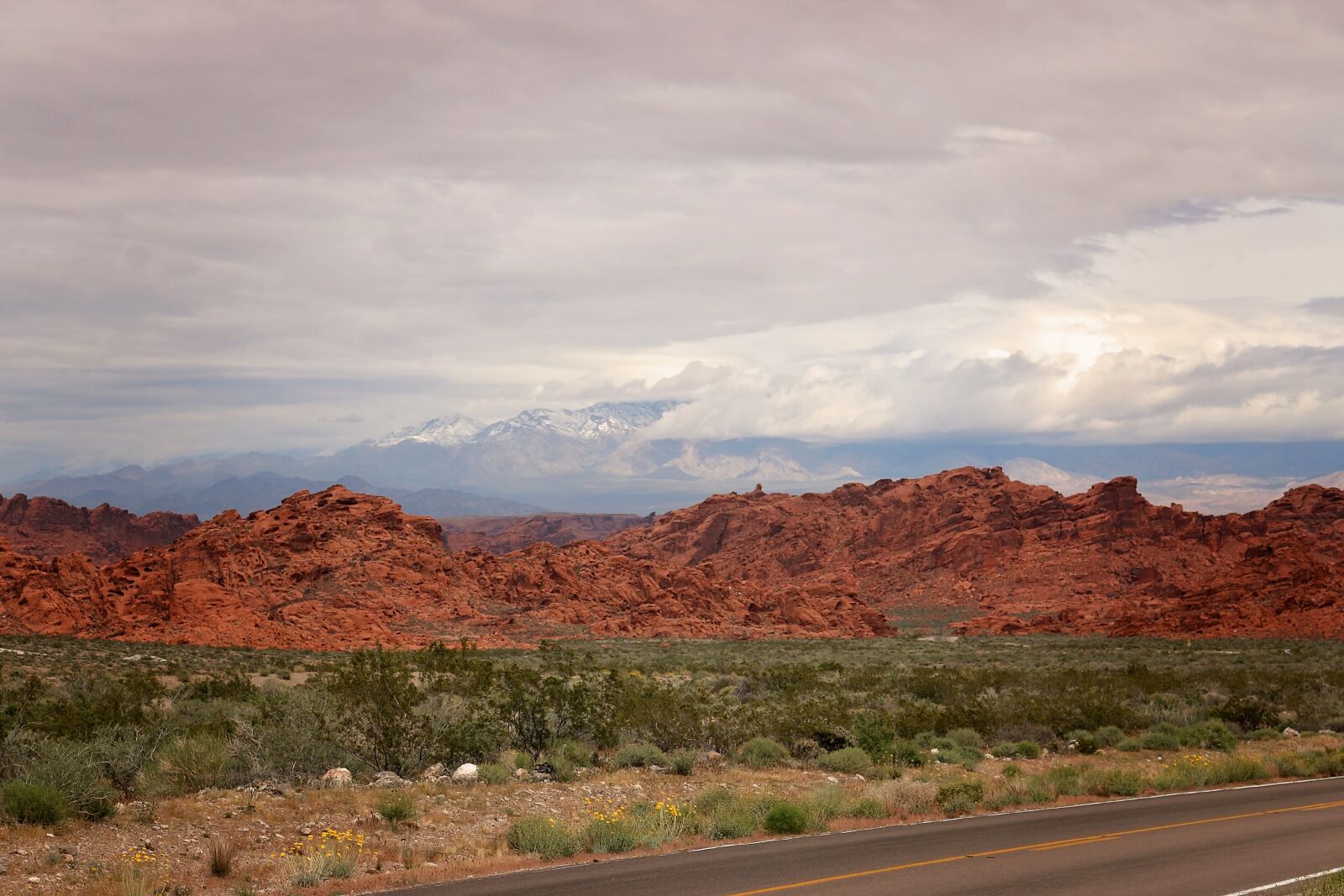 Canon EOS 70D sample photo. Hiking, red rocks, valley photography