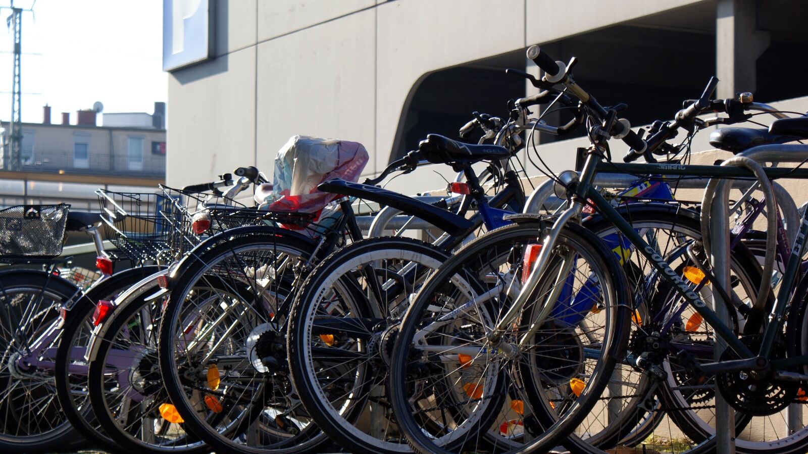 Sony Alpha DSLR-A200 sample photo. Traffic, transport, bike photography