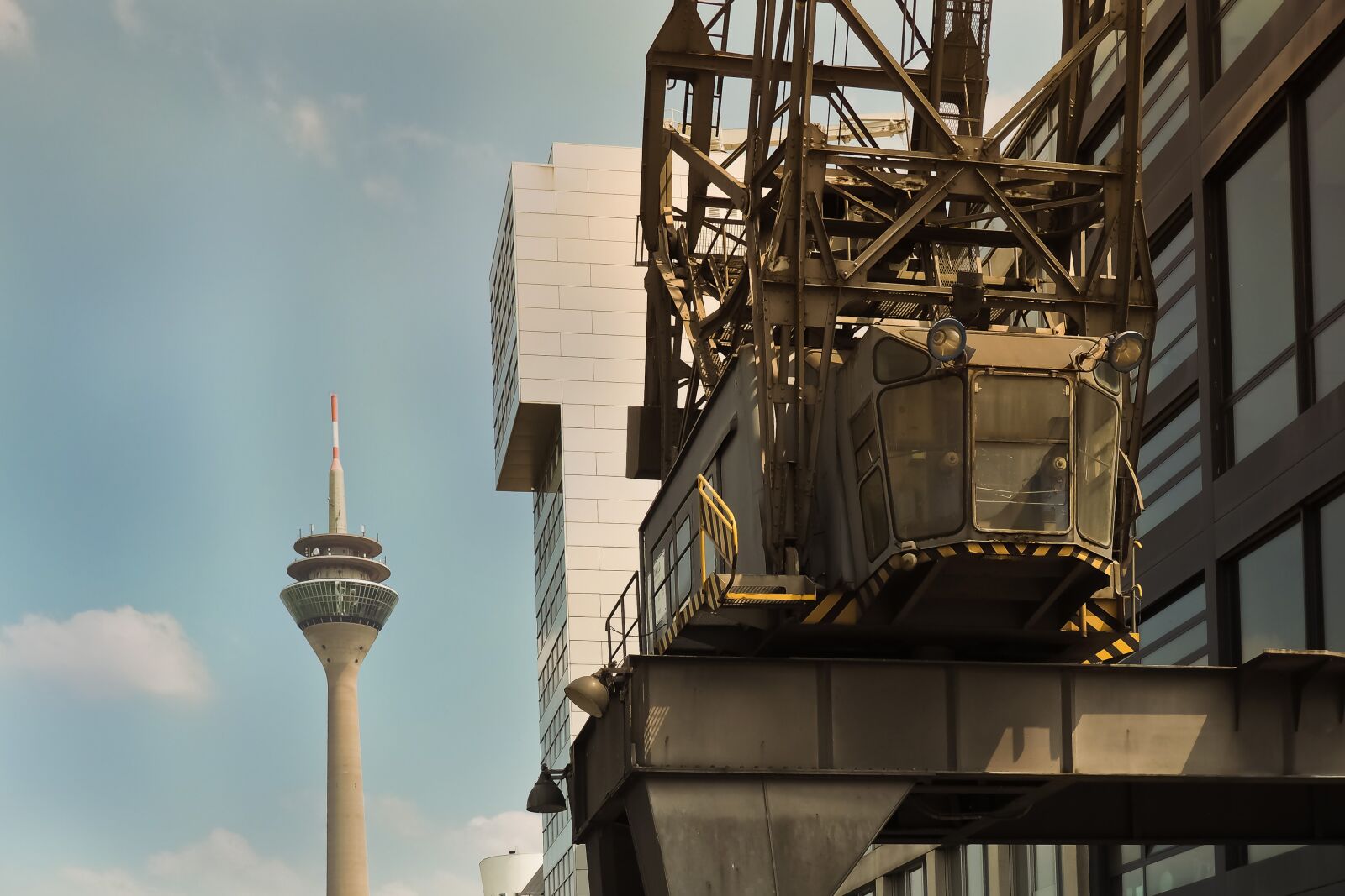 Olympus OM-D E-M10 sample photo. Architecture, tower, building photography
