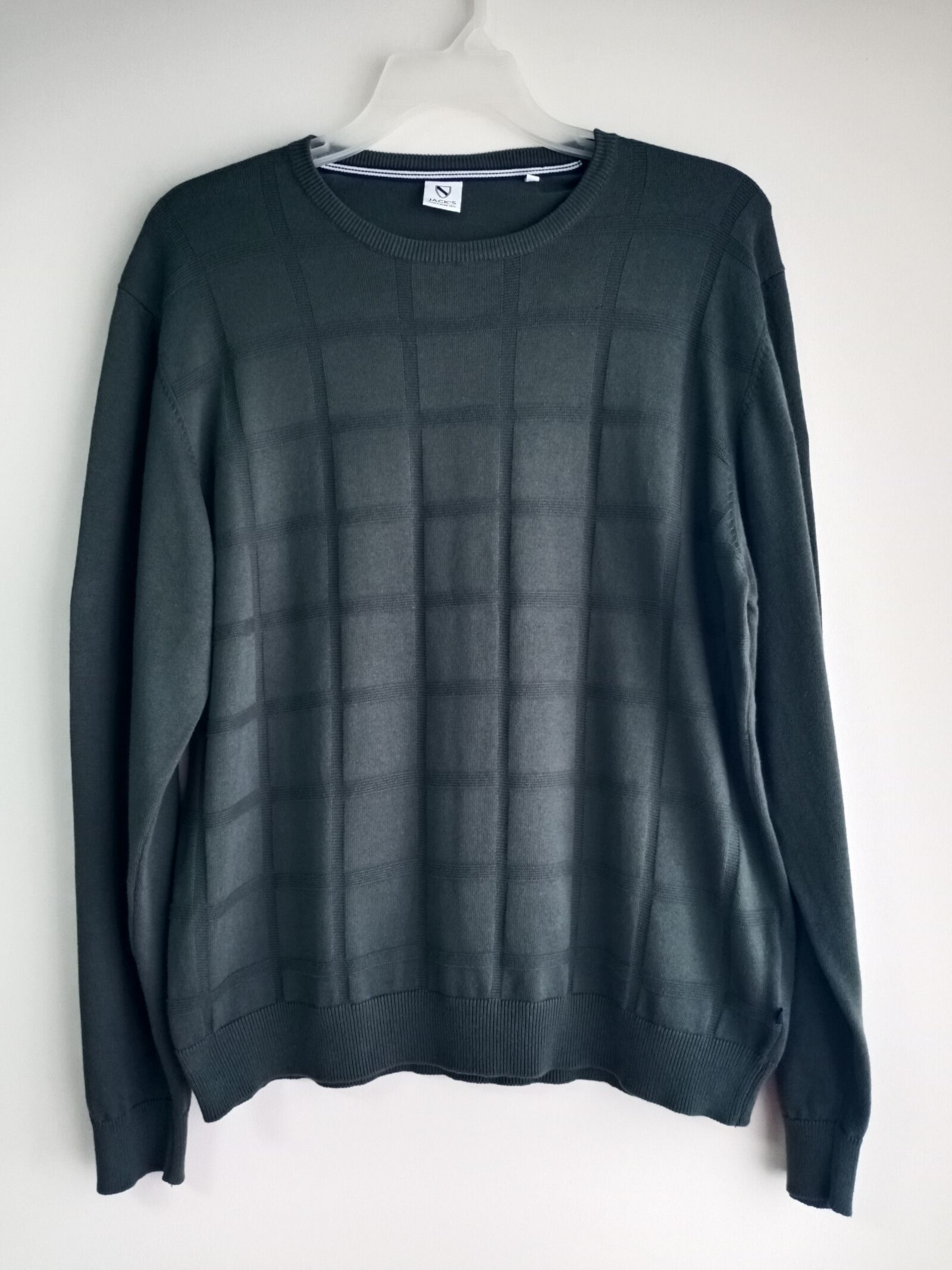 vivo 1907_19 sample photo. Sweater, jaquard, fabrick photography