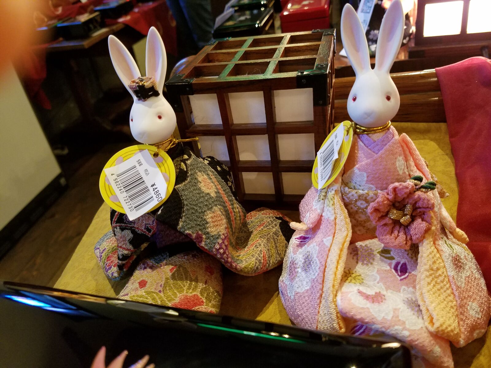 Samsung Galaxy S7 sample photo. Rabbit, figurine, cute photography