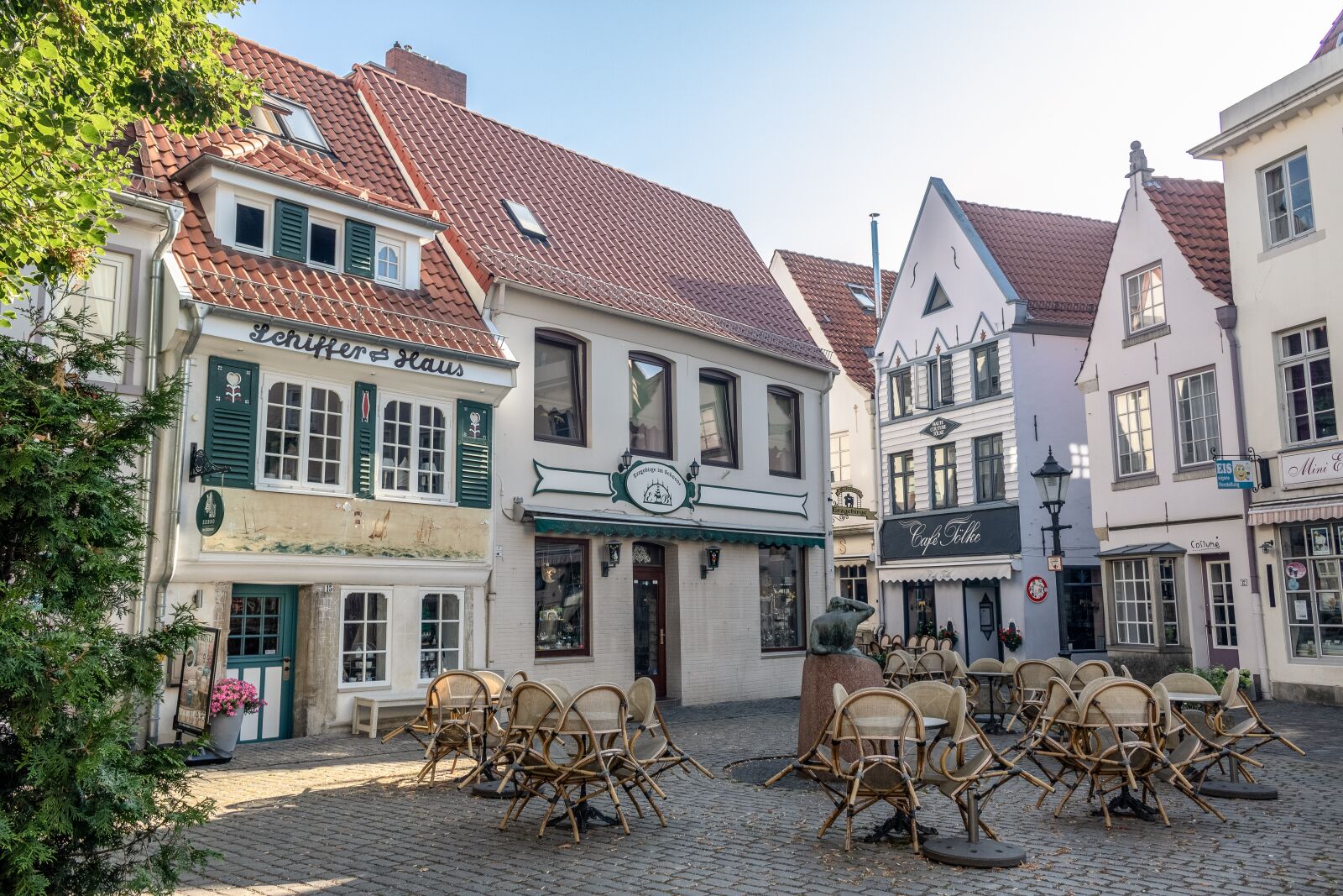 Canon EOS 750D (EOS Rebel T6i / EOS Kiss X8i) sample photo. Bremen, schnoor, historic center photography