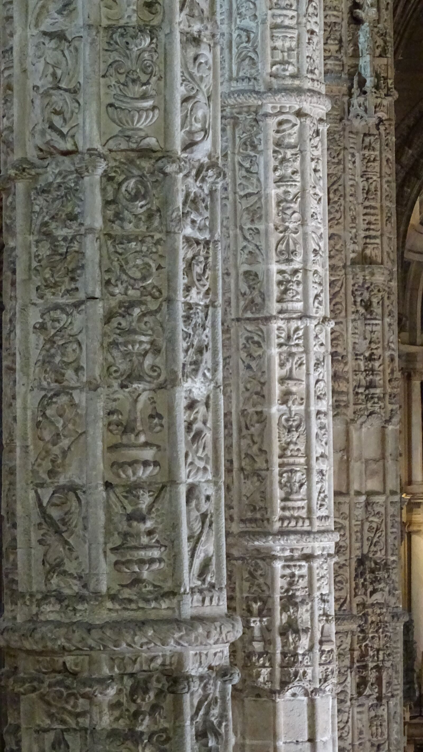 Sony DSC-HX60 sample photo. Columns, stone, old photography