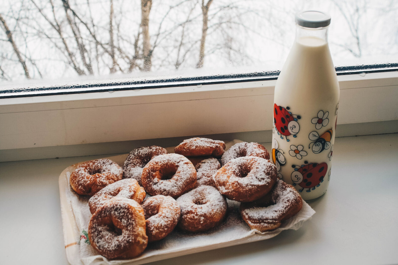 Canon EF-S 18-55mm F3.5-5.6 IS sample photo. Doughnuts, and, milk, bottle photography