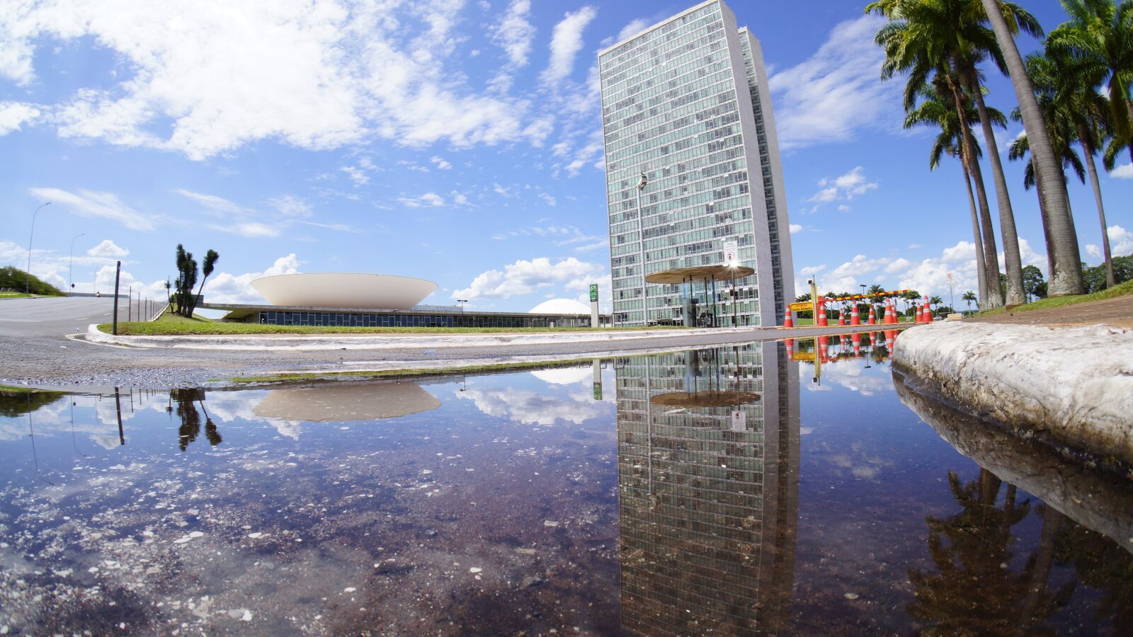 Sony Alpha NEX-7 + Sony E 16mm F2.8 sample photo. Brasilia, brazil, congress photography
