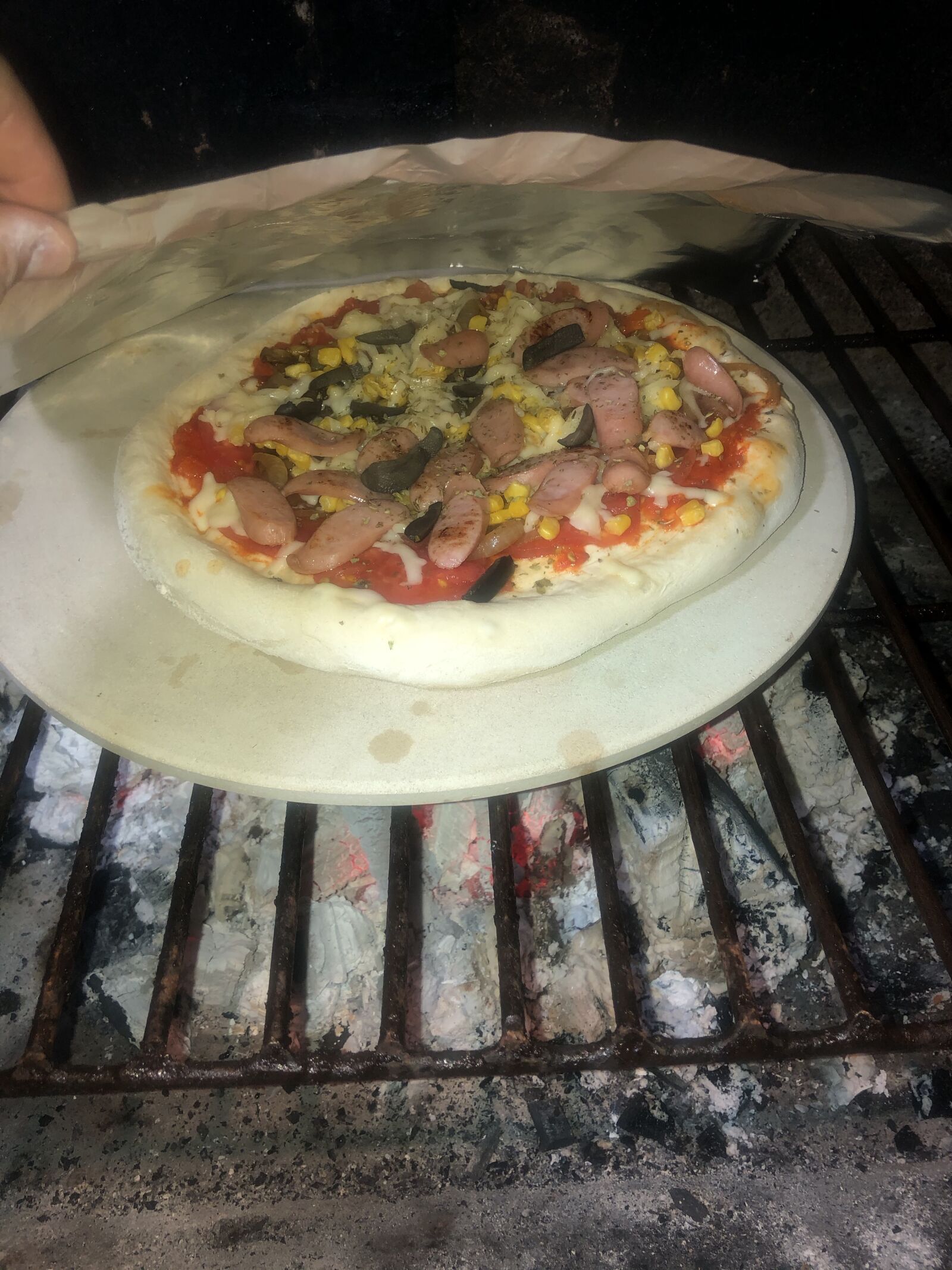 iPhone 8 back camera 3.99mm f/1.8 sample photo. Pizza, barbeque, stone photography