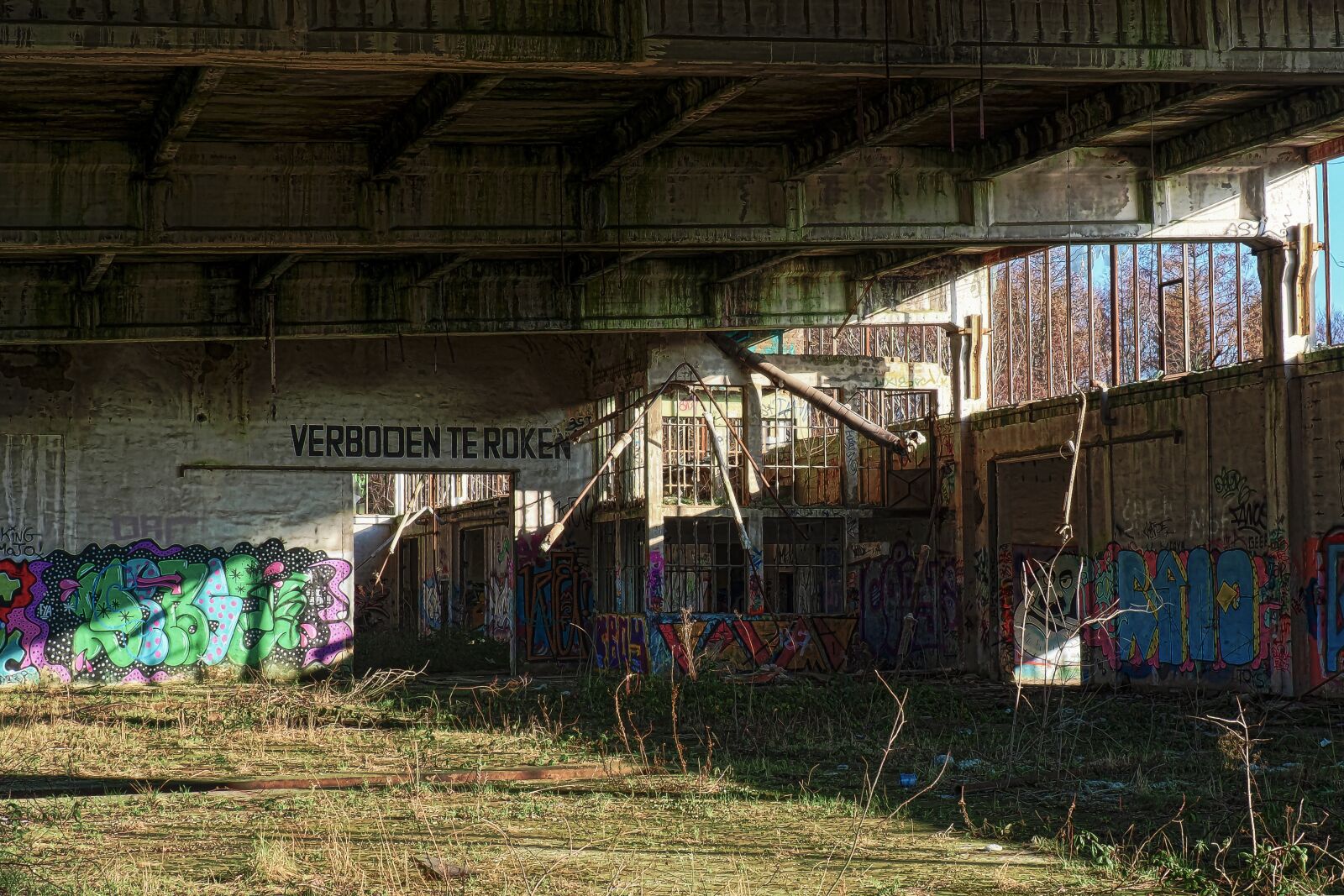 Olympus OM-D E-M10 sample photo. Lost places, building, destroyed photography