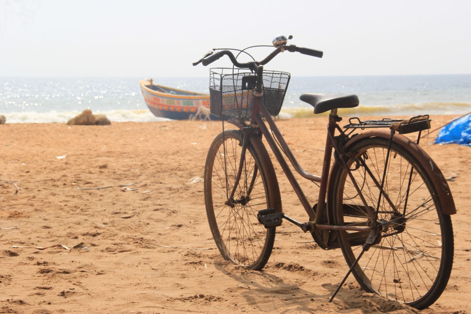 Canon EF-S 18-135mm F3.5-5.6 IS sample photo. Beach, cycle, summer photography