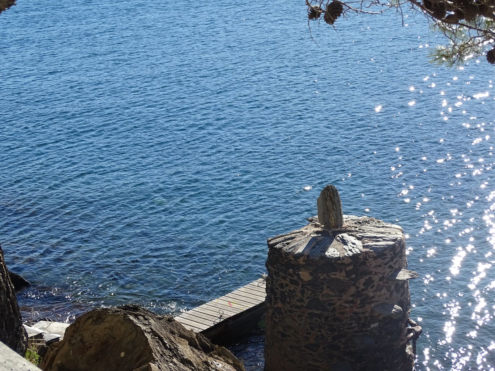 Sony Cyber-shot DSC-HX400V sample photo. Shore, sea, port photography