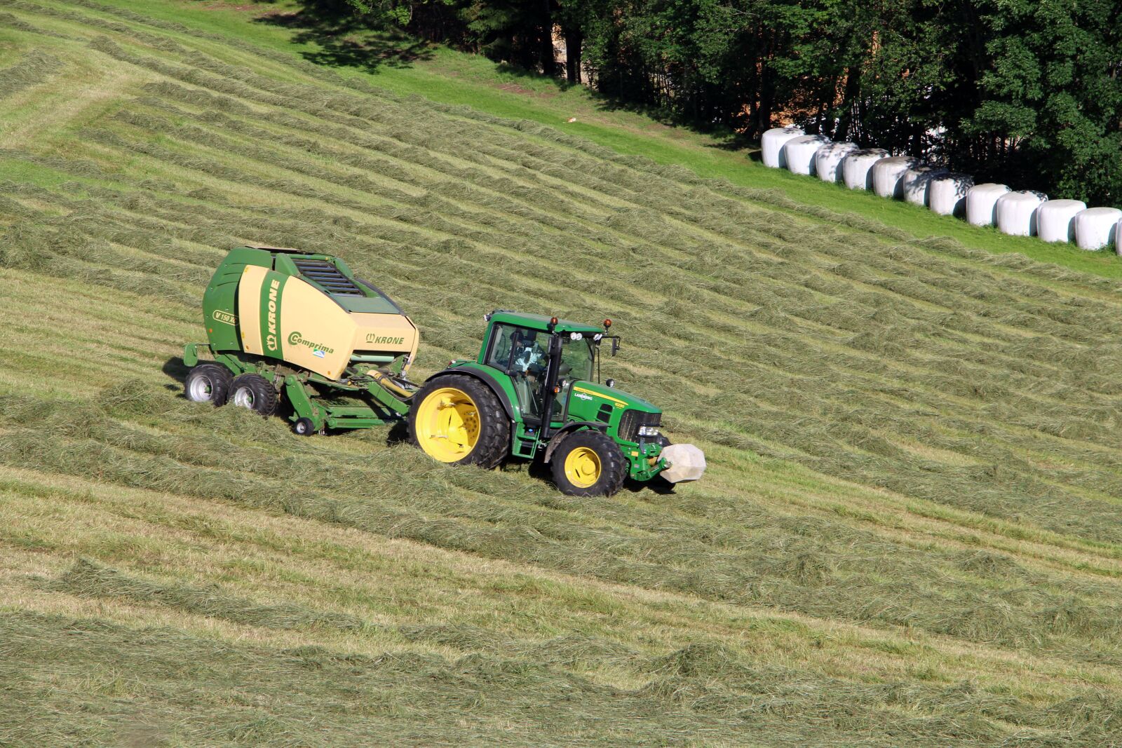 Canon EOS 70D sample photo. Tractor, meadow, hay photography