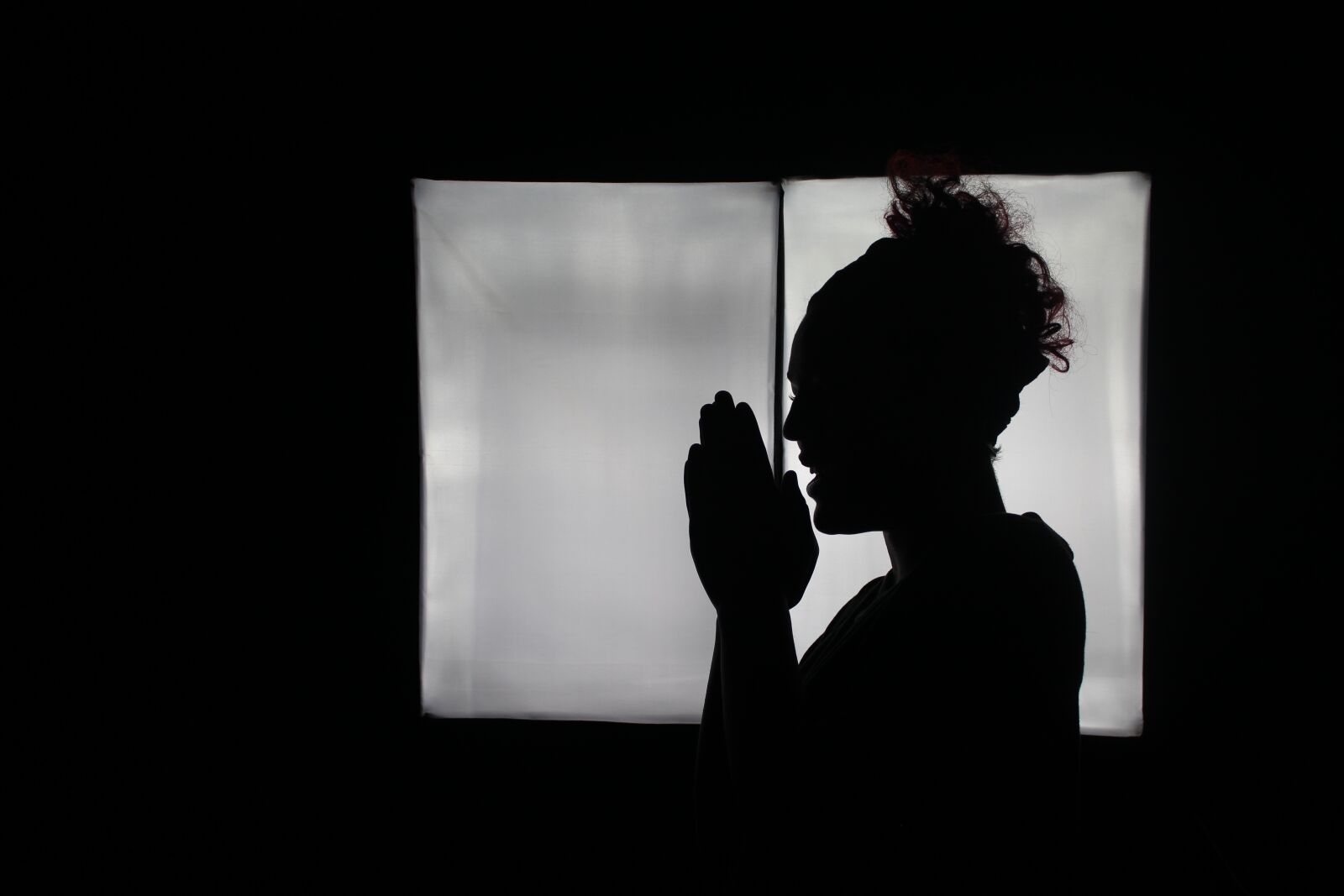 Canon EOS 1200D (EOS Rebel T5 / EOS Kiss X70 / EOS Hi) sample photo. Silhouette, girl, light photography