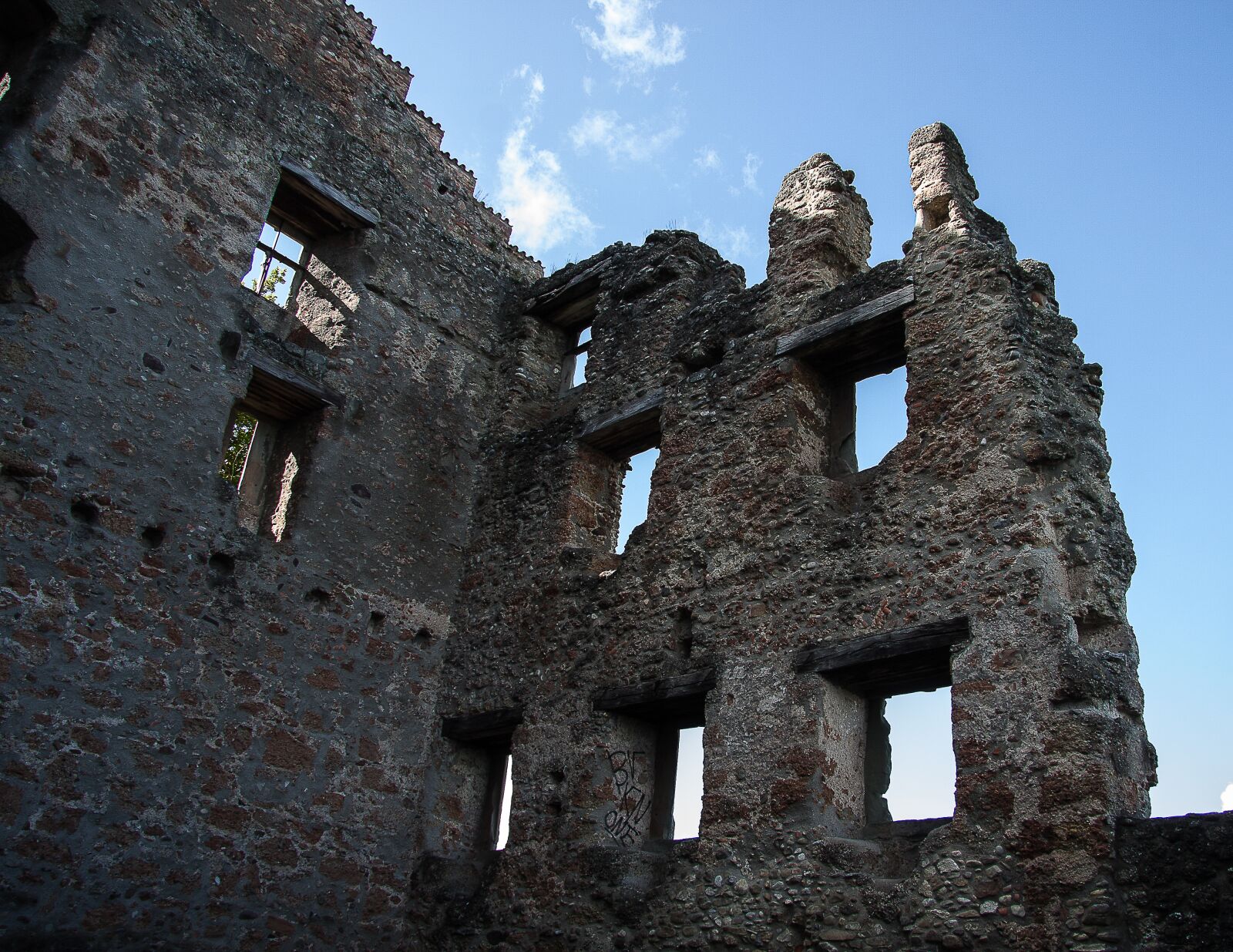 Canon EF-S 17-85mm F4-5.6 IS USM sample photo. Burgruine, masonry, lapsed photography