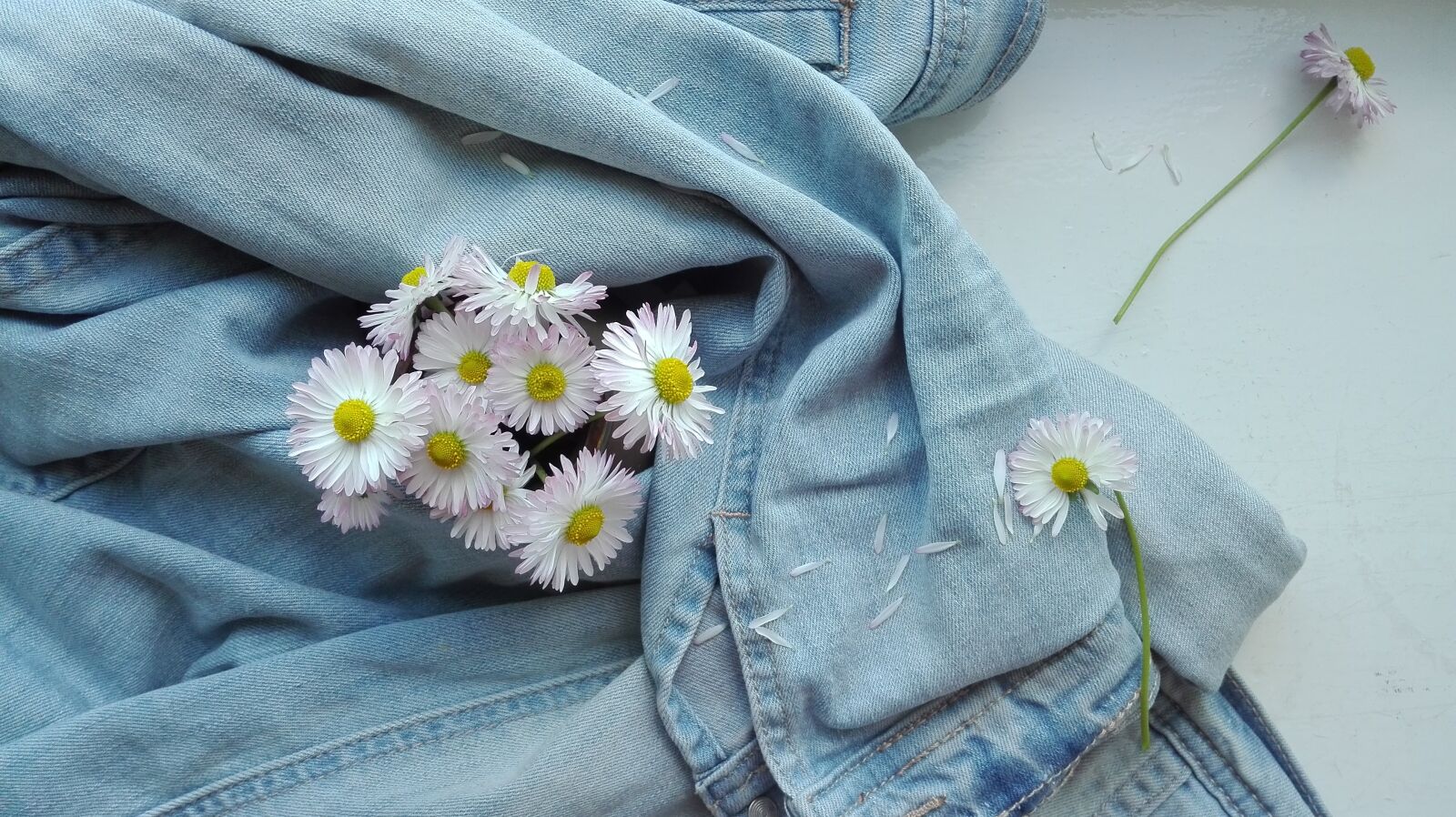 HUAWEI Cherry Mini sample photo. Summer, jeans, daisies photography