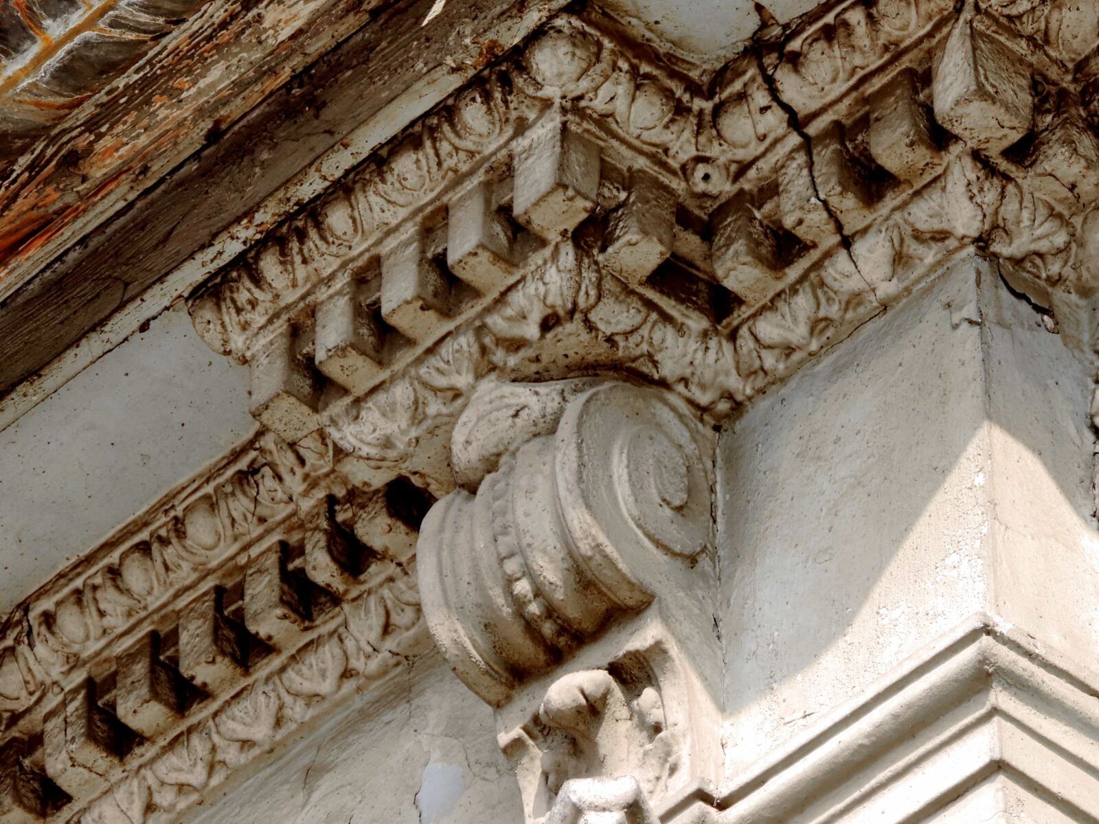 Nikon Coolpix P520 sample photo. Abandoned, baroque, culture, ornament photography