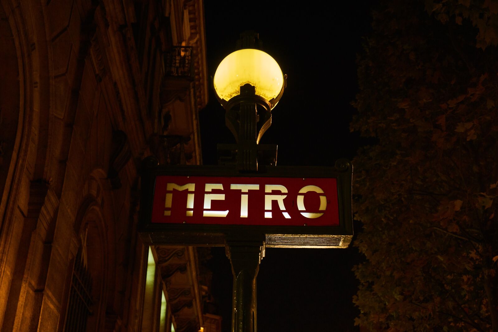 Sony a6000 sample photo. Paris, france, metro photography