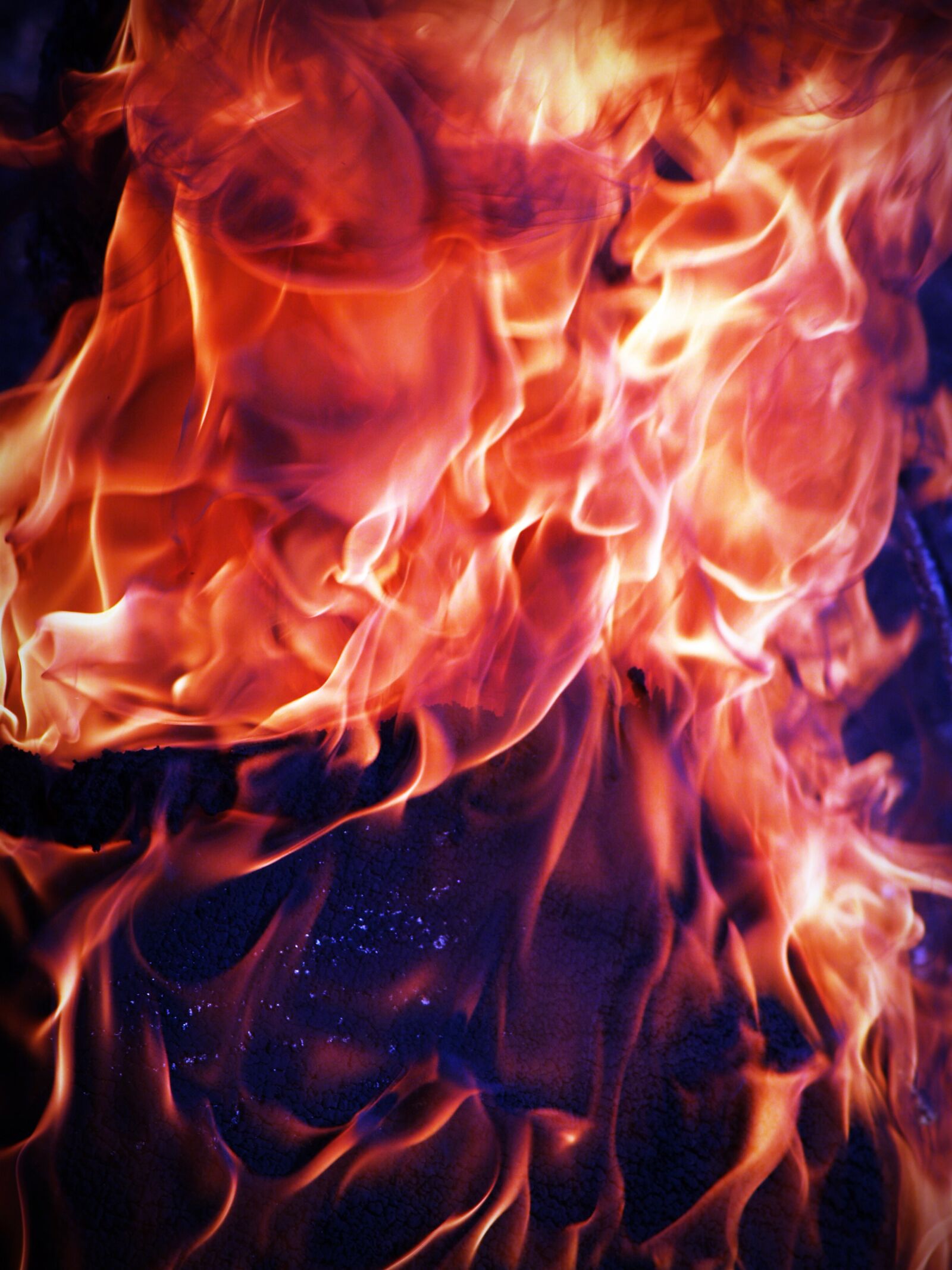 Olympus E-300 (EVOLT E-300) sample photo. Blaze, blazing, bonfire, burning photography