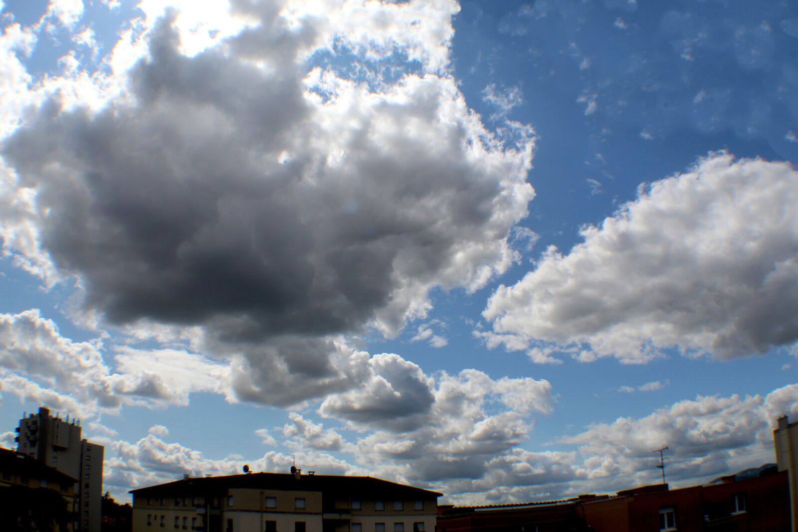 Canon EOS 4000D (EOS Rebel T100 / EOS 3000D) sample photo. Sky, clouds, weather photography
