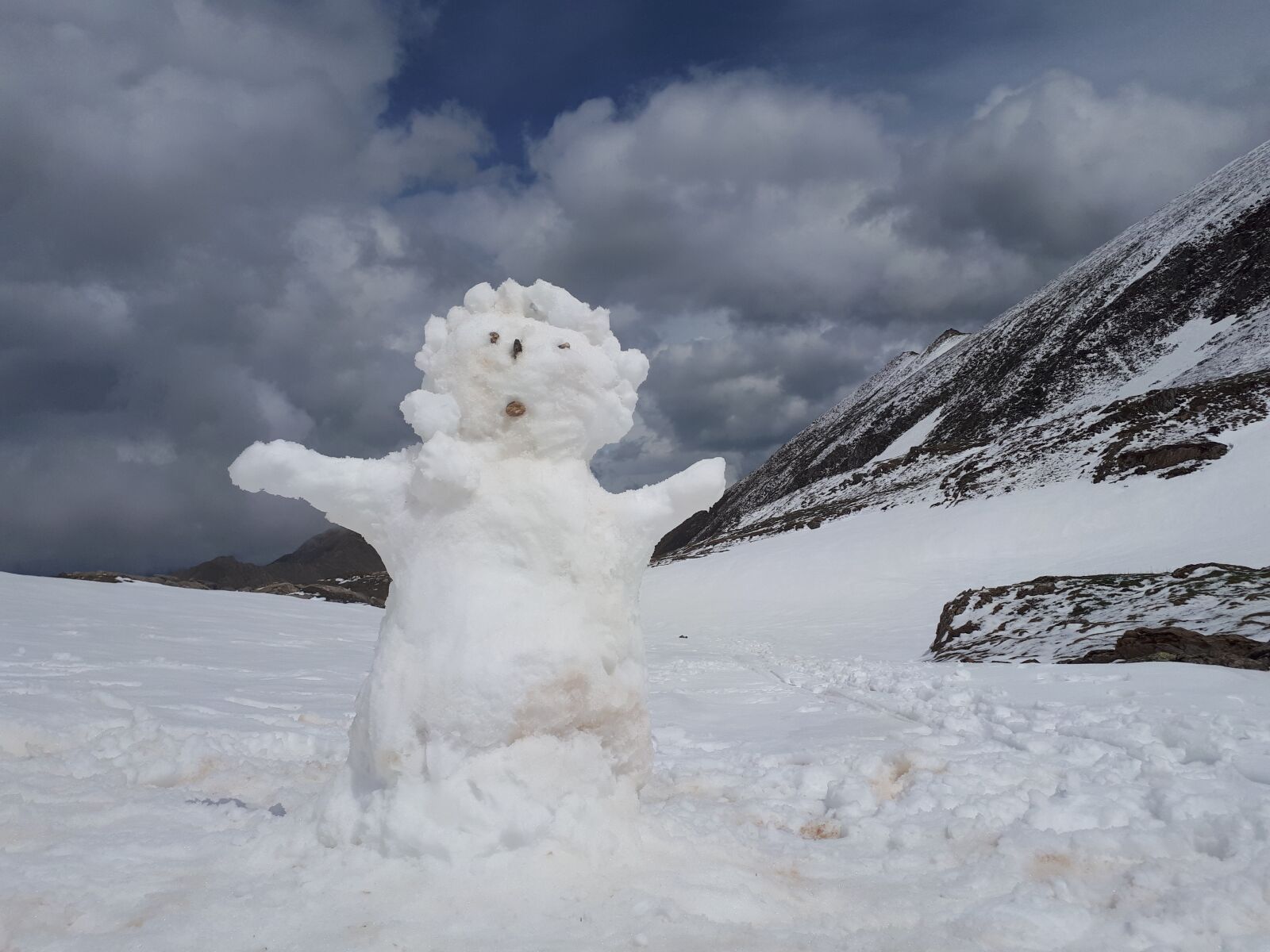 Samsung Galaxy A5(2017) sample photo. Mountain, snow, snowman photography