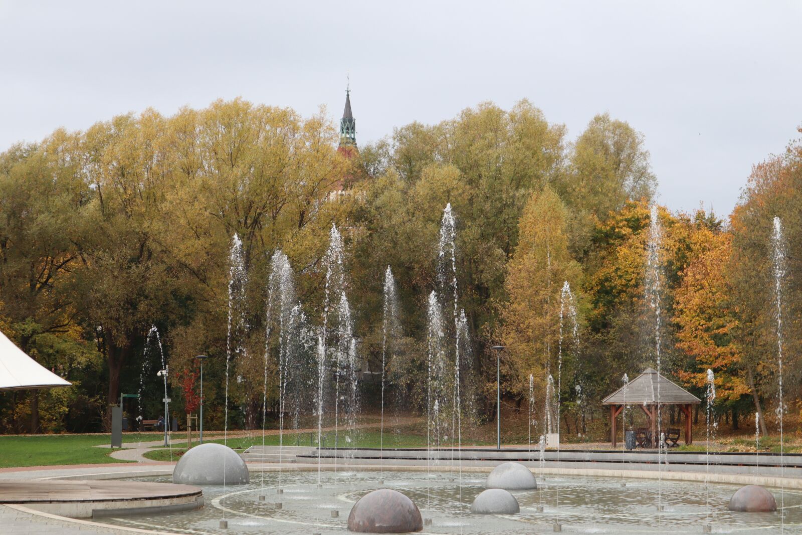 Canon EF-M 15-45mm F3.5-6.3 IS STM sample photo. Fountain, autumn, olsztyn photography