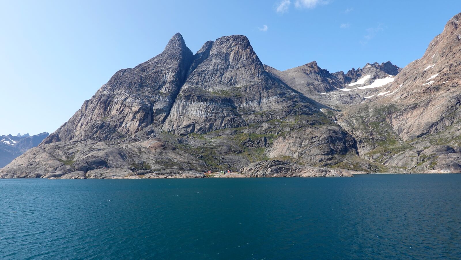Sony Cyber-shot DSC-RX100 VI sample photo. Aappilattoq, greenland, village photography