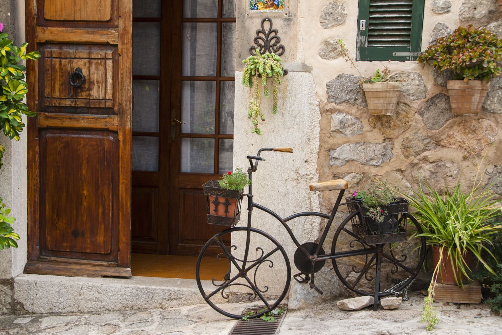 Canon EOS 400D (EOS Digital Rebel XTi / EOS Kiss Digital X) sample photo. Valldemossa, mallorca, bike photography