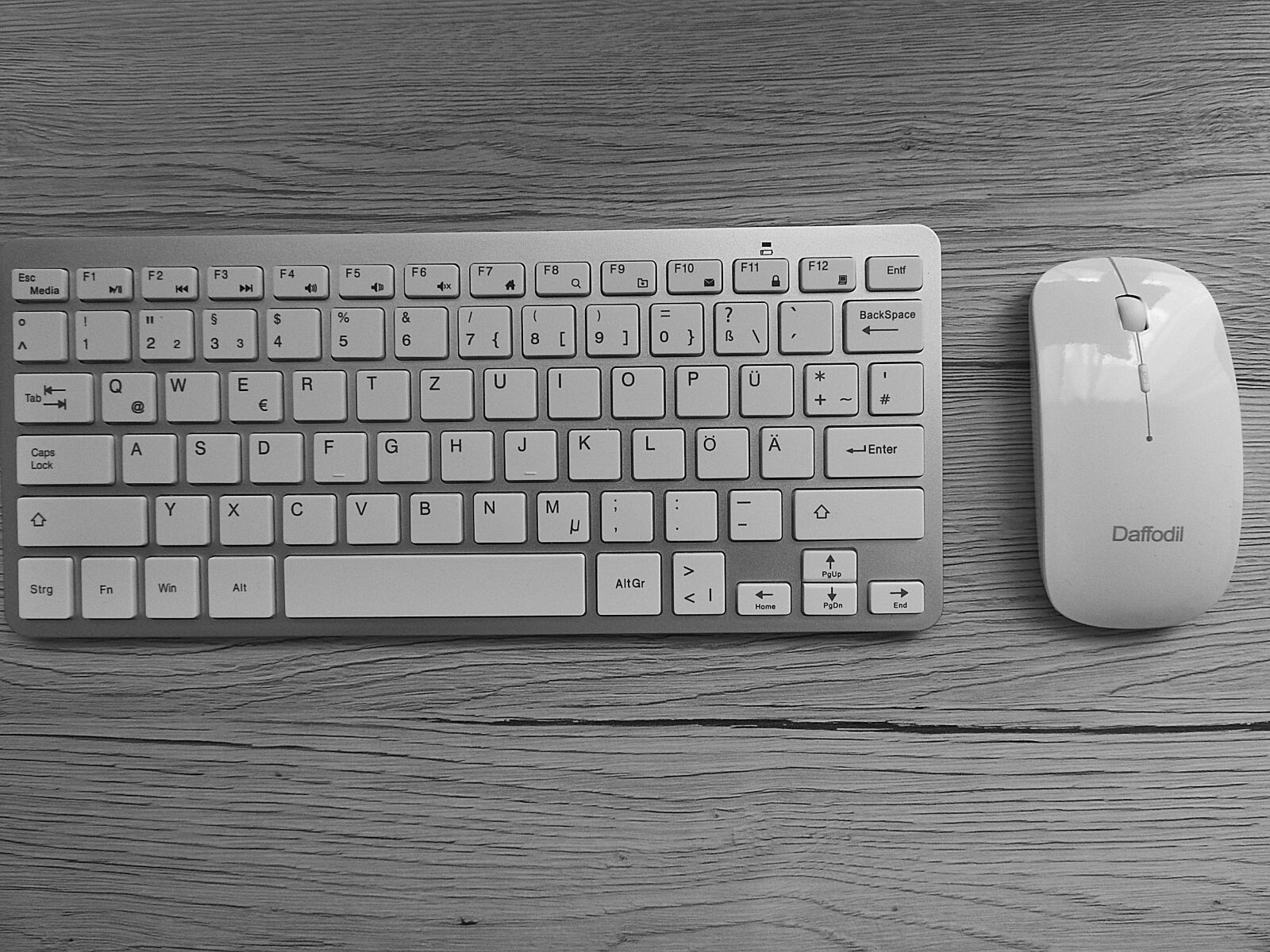 Nikon Coolpix P610 sample photo. Keyboard, mouse, desk photography