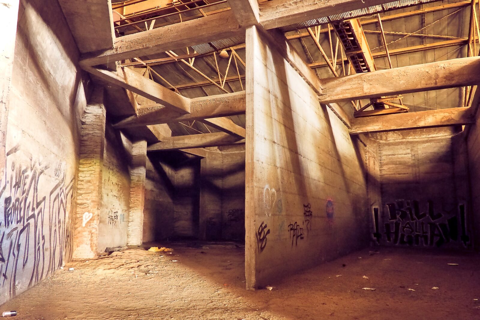 Olympus OM-D E-M10 sample photo. Lost places, rooms, abandoned photography