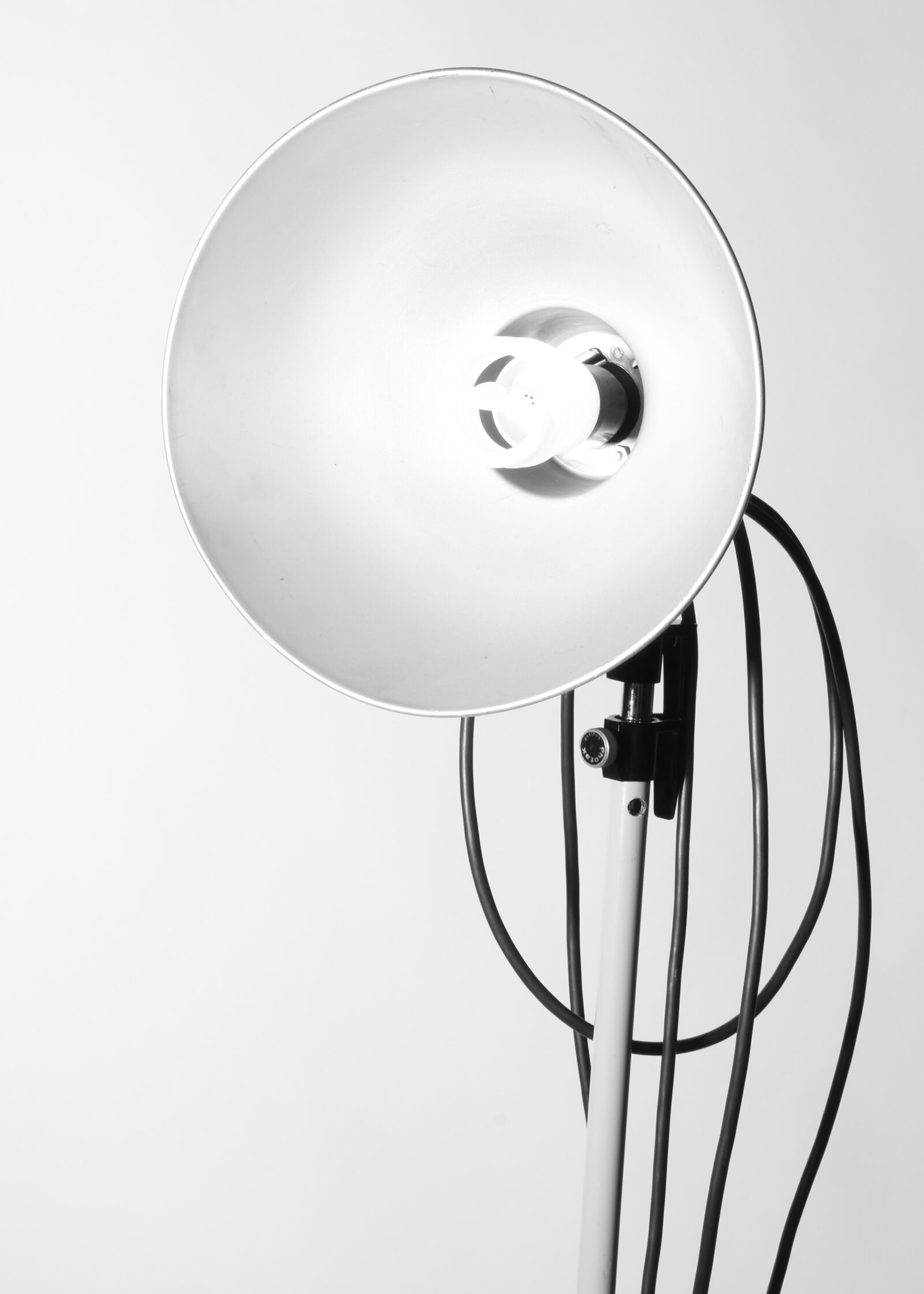 Canon EOS 70D sample photo. Lamp, black white, vertical photography