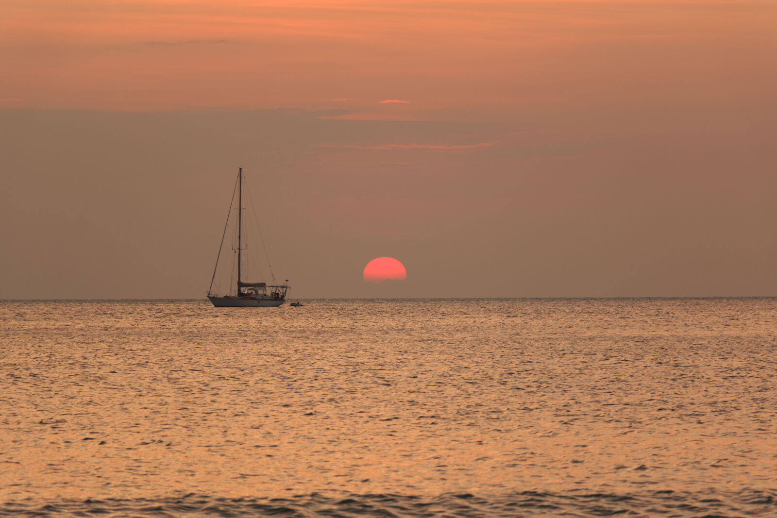 Canon EOS 70D + Canon EF-S 18-135mm F3.5-5.6 IS STM sample photo. Beach, ko, lanta, sunset photography