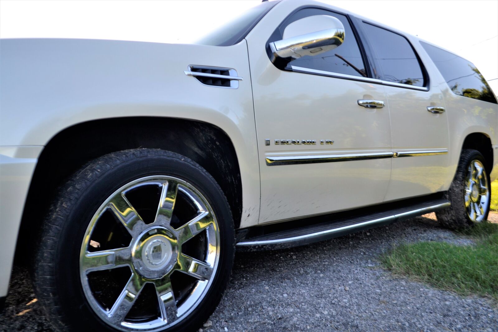 Nikon D3100 sample photo. Pre-owned, cadillac escalade, front photography