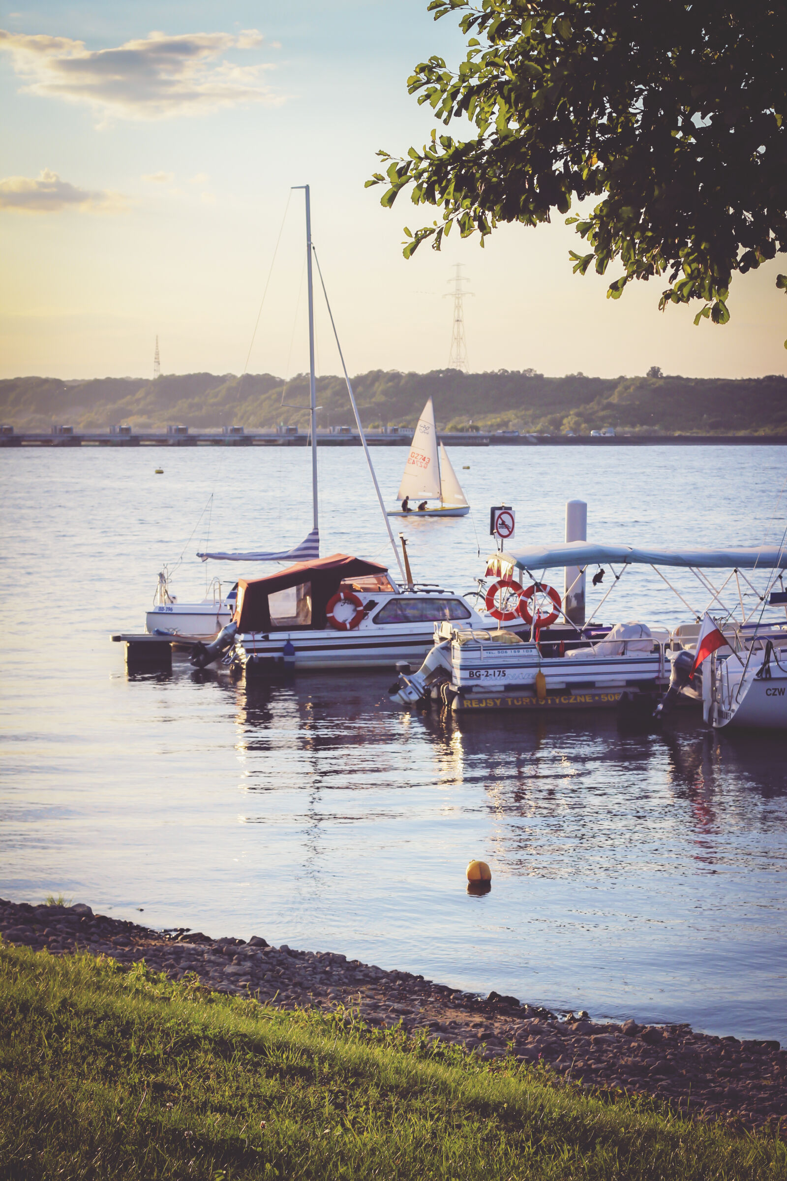 Canon EOS 600D (Rebel EOS T3i / EOS Kiss X5) + Canon EF 50mm F1.8 II sample photo. Marina, by, sunset photography