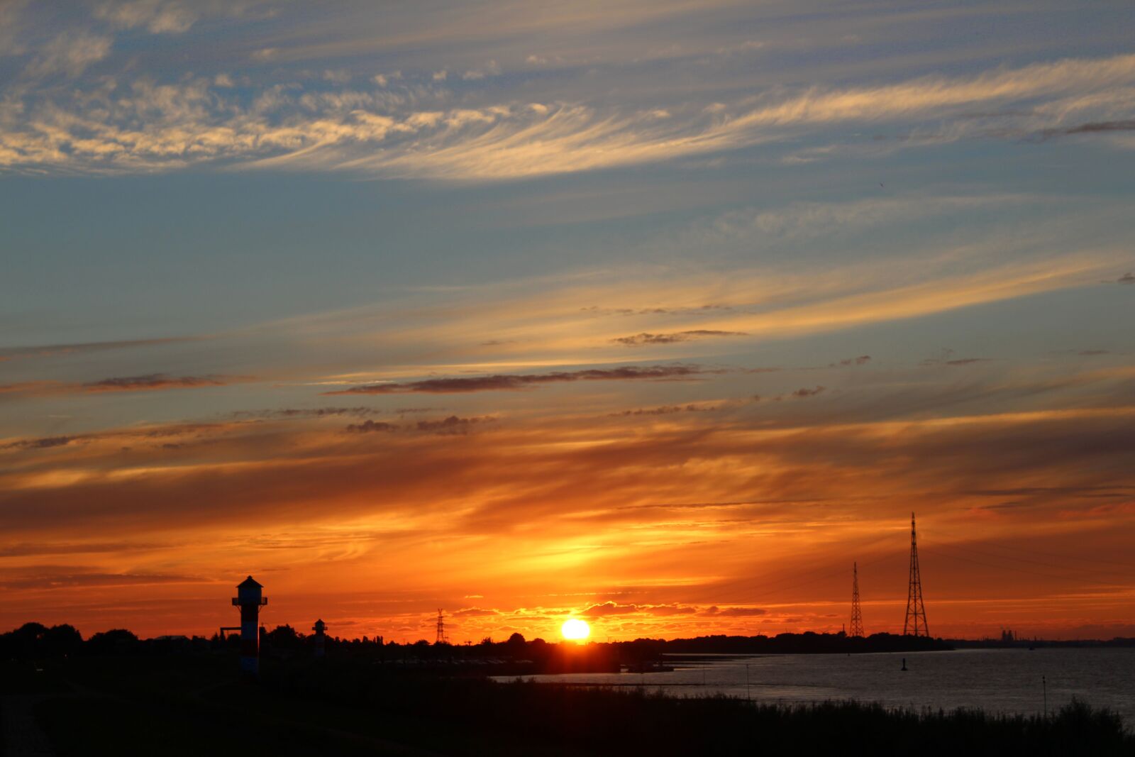 Canon EOS 1200D (EOS Rebel T5 / EOS Kiss X70 / EOS Hi) sample photo. Sunbeam, dusk, sunset photography