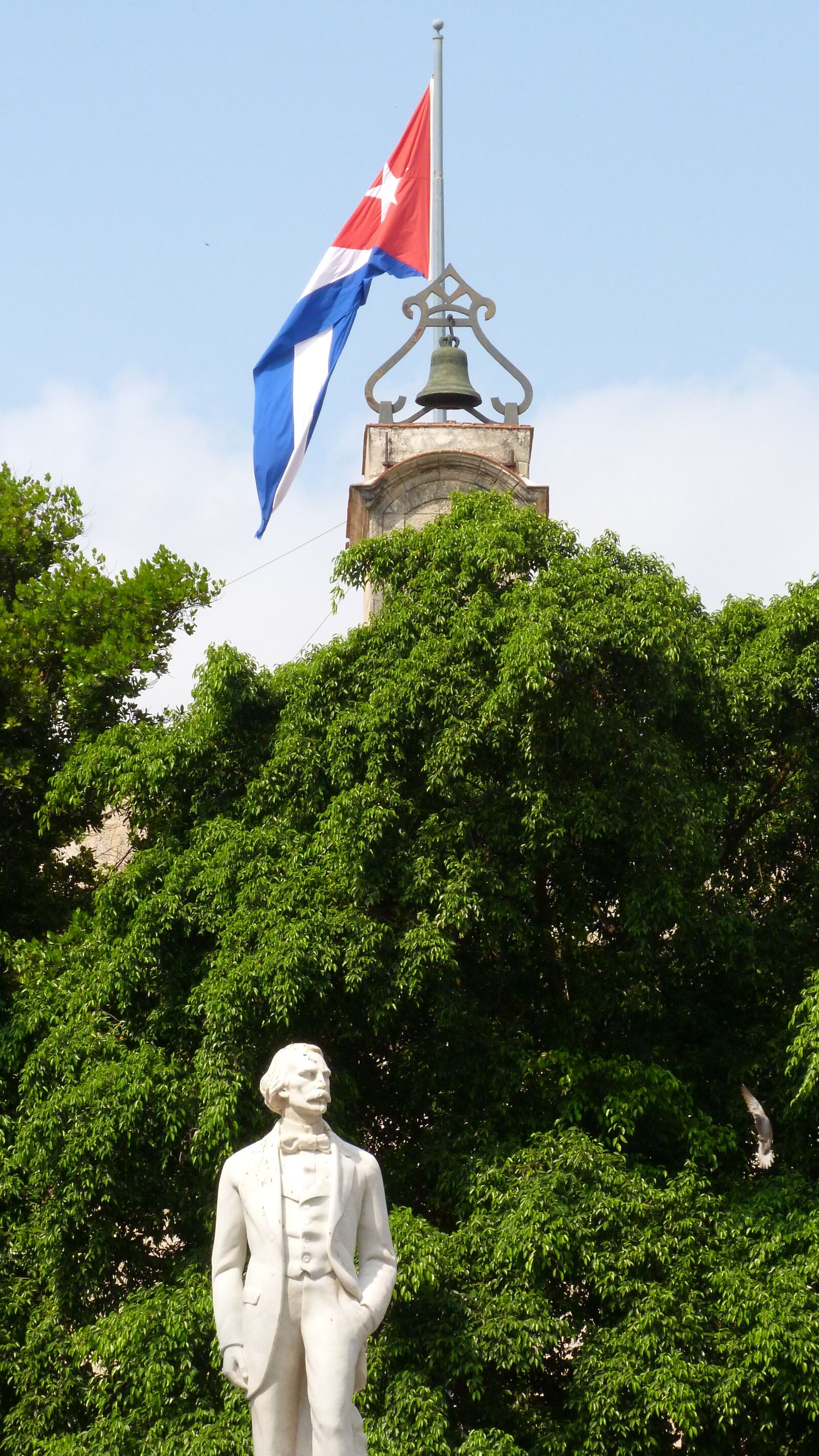Panasonic Lumix DMC-FZ40 (Lumix DMC-FZ45) sample photo. Havana, cuba, statue photography