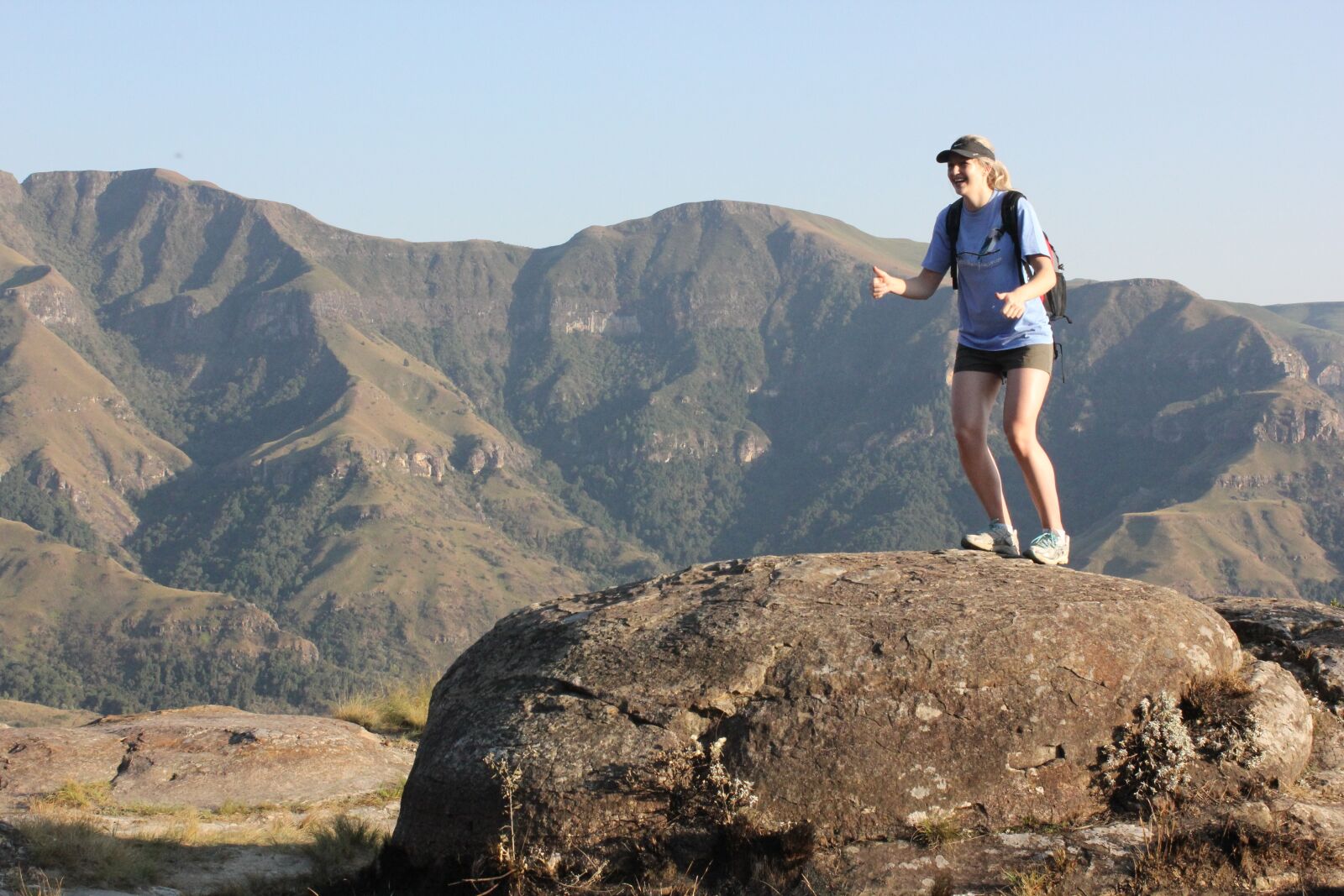 Canon EOS 550D (EOS Rebel T2i / EOS Kiss X4) sample photo. Drakensberg, hiking, happy photography