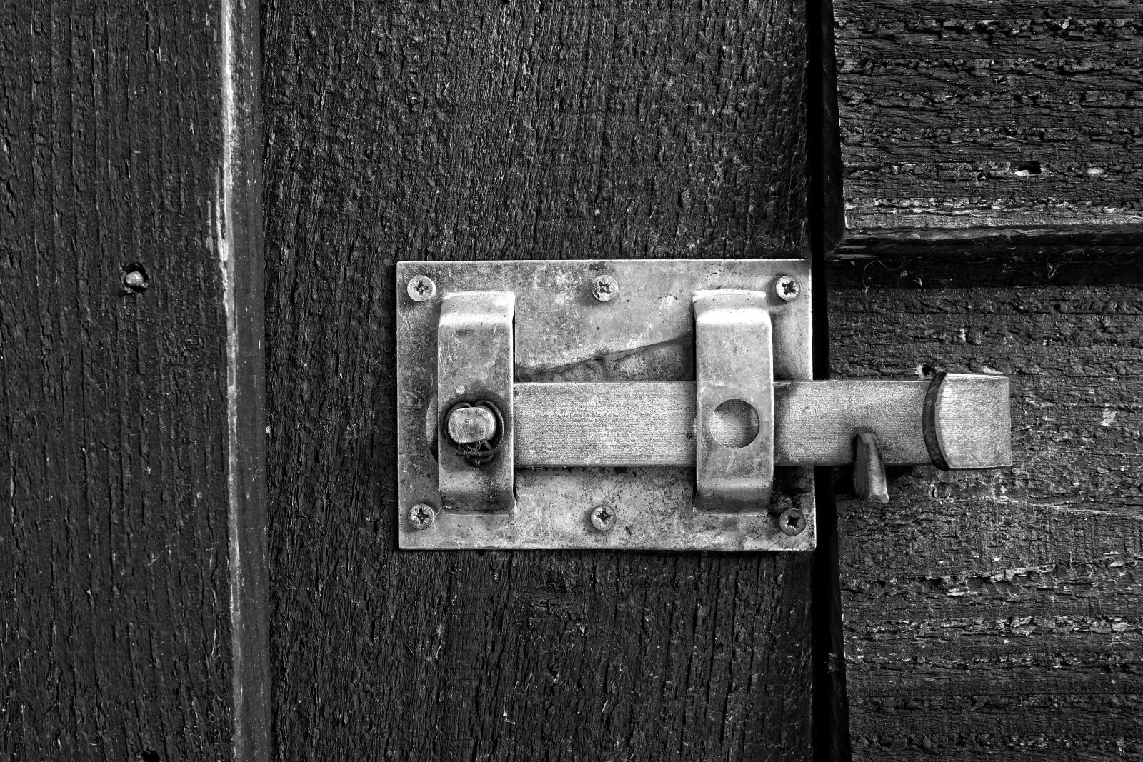 Sony Cyber-shot DSC-RX100 sample photo. Latch, door latch, fastening photography