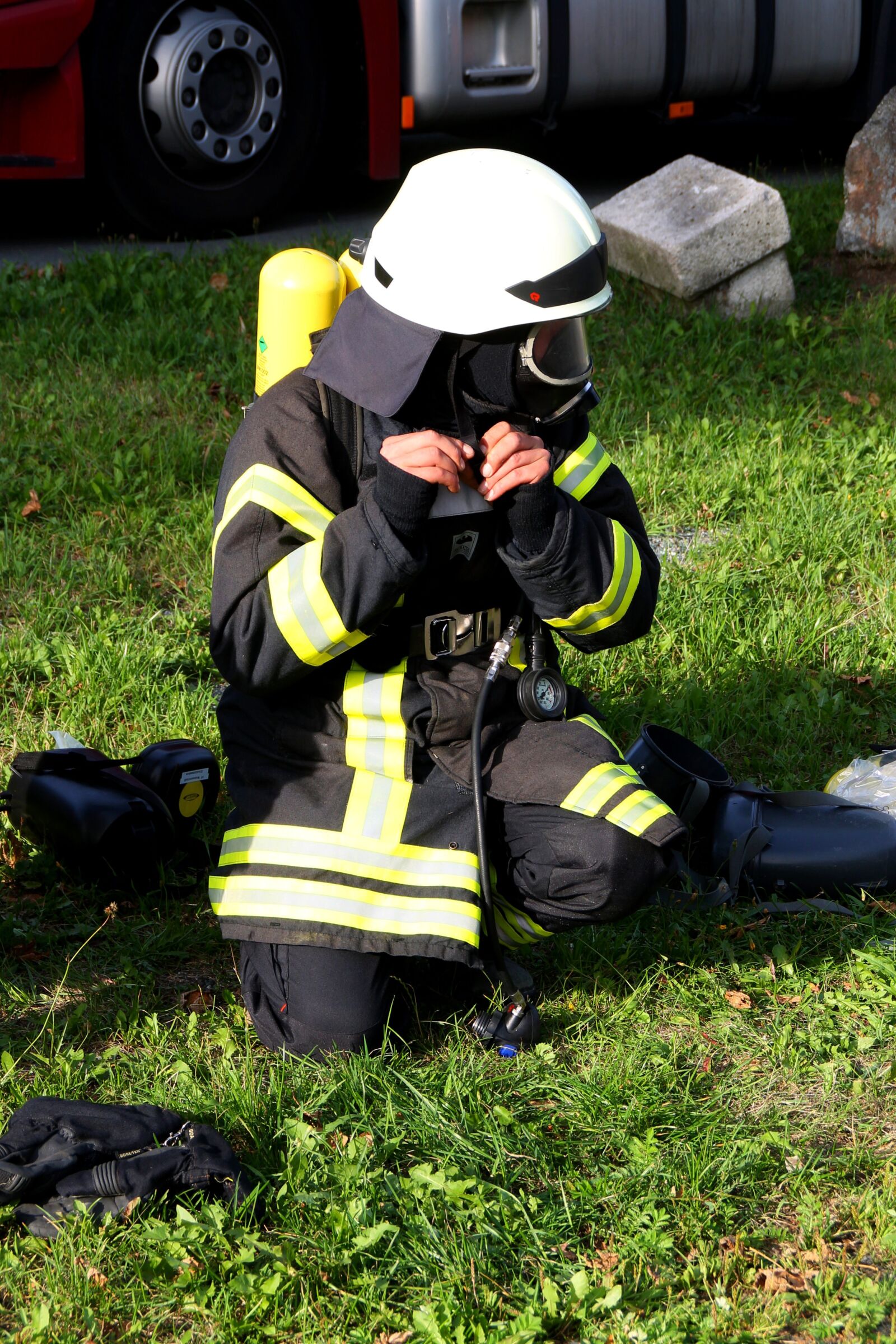 Canon EOS 1100D (EOS Rebel T3 / EOS Kiss X50) sample photo. Respiratory protection, fire fighter photography