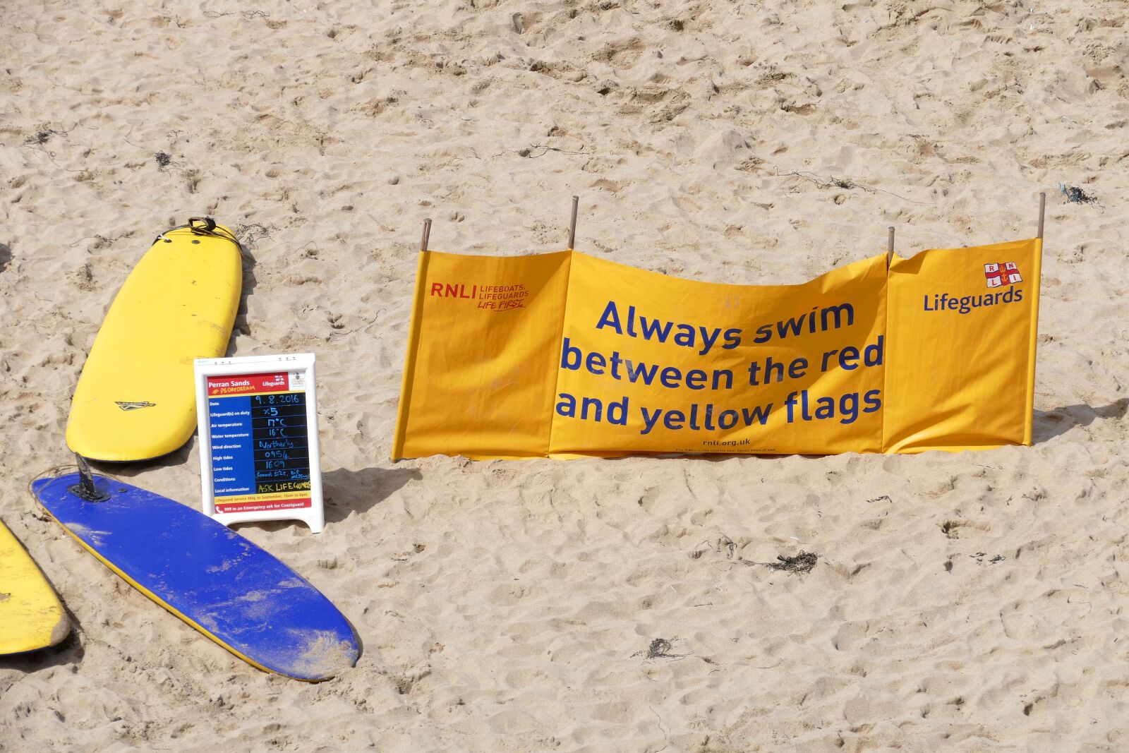 Panasonic Lumix DMC-FZ1000 sample photo. Beach, life guard, life photography