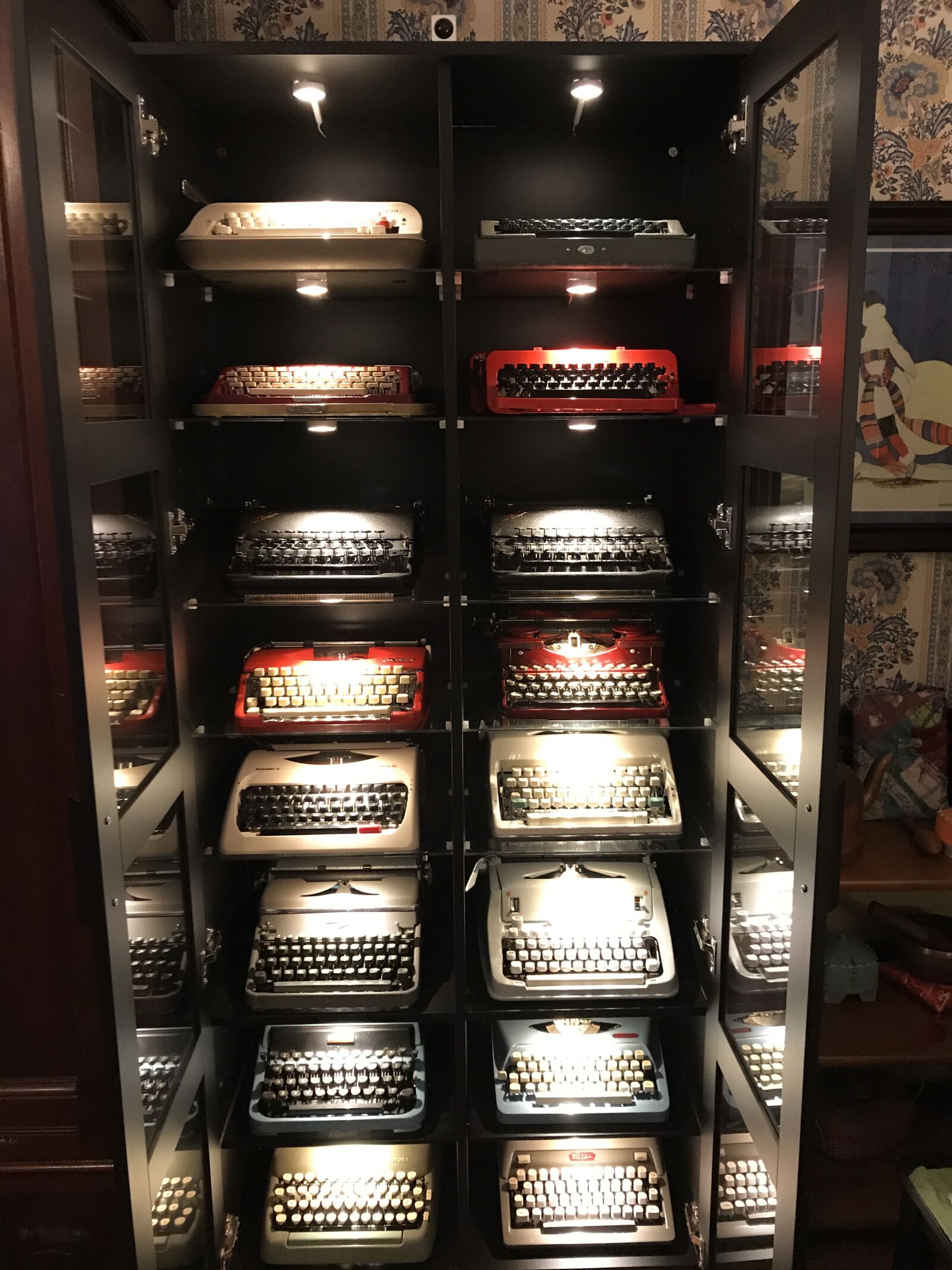 iPhone 7 back camera 3.99mm f/1.8 sample photo. Typewriters, vintage, hermes photography
