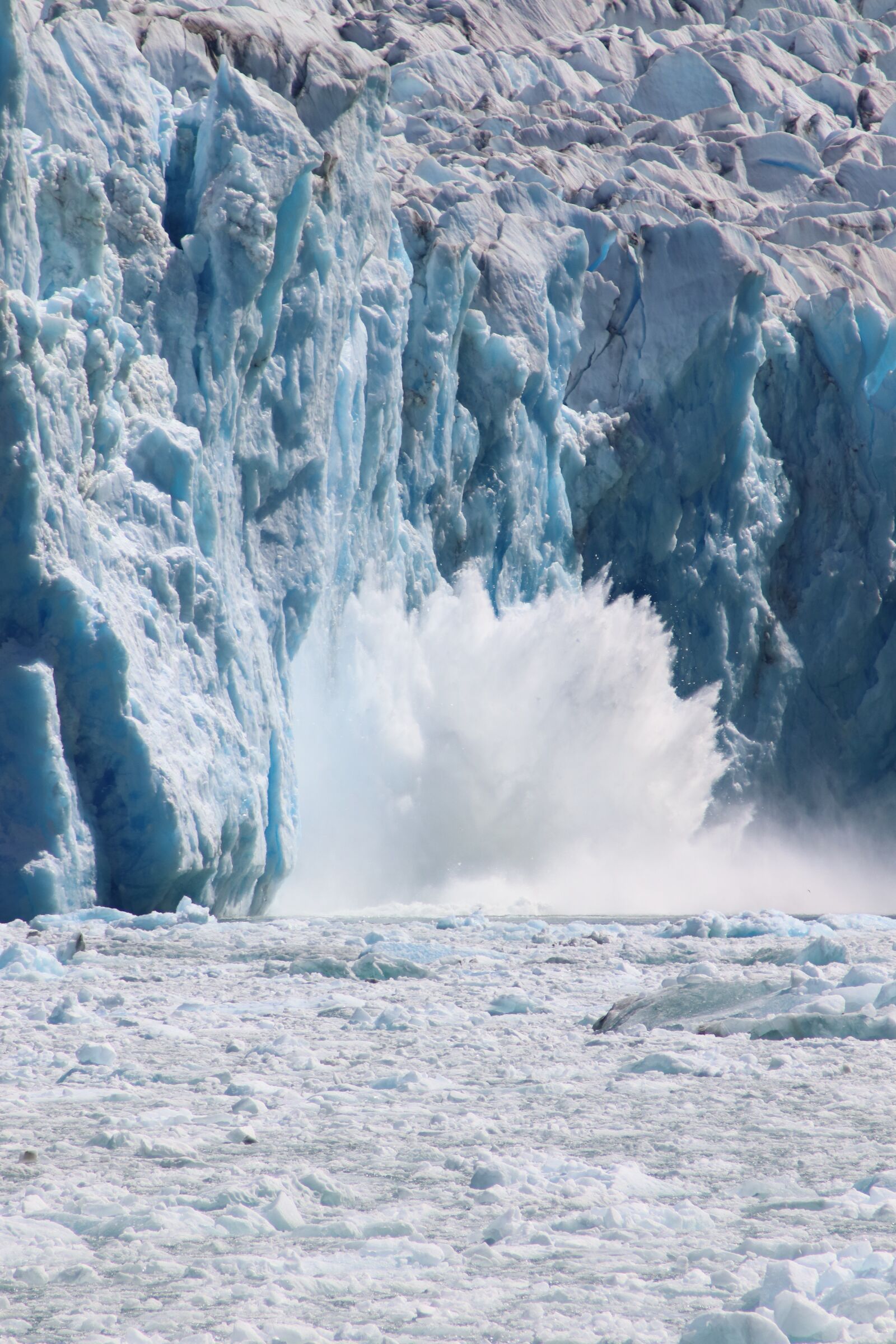 Canon EOS 200D (EOS Rebel SL2 / EOS Kiss X9) sample photo. Glacier, calving, water photography
