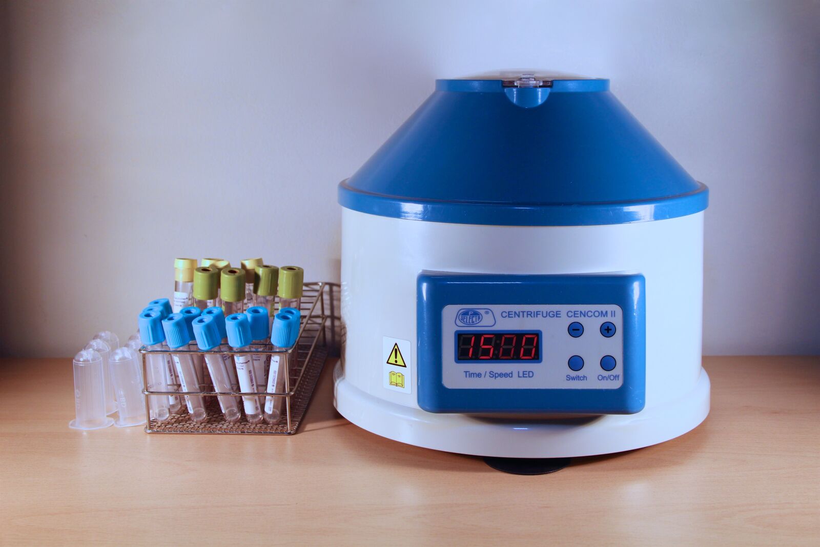Canon EOS 600D (Rebel EOS T3i / EOS Kiss X5) sample photo. Centrifuge, doctor photography