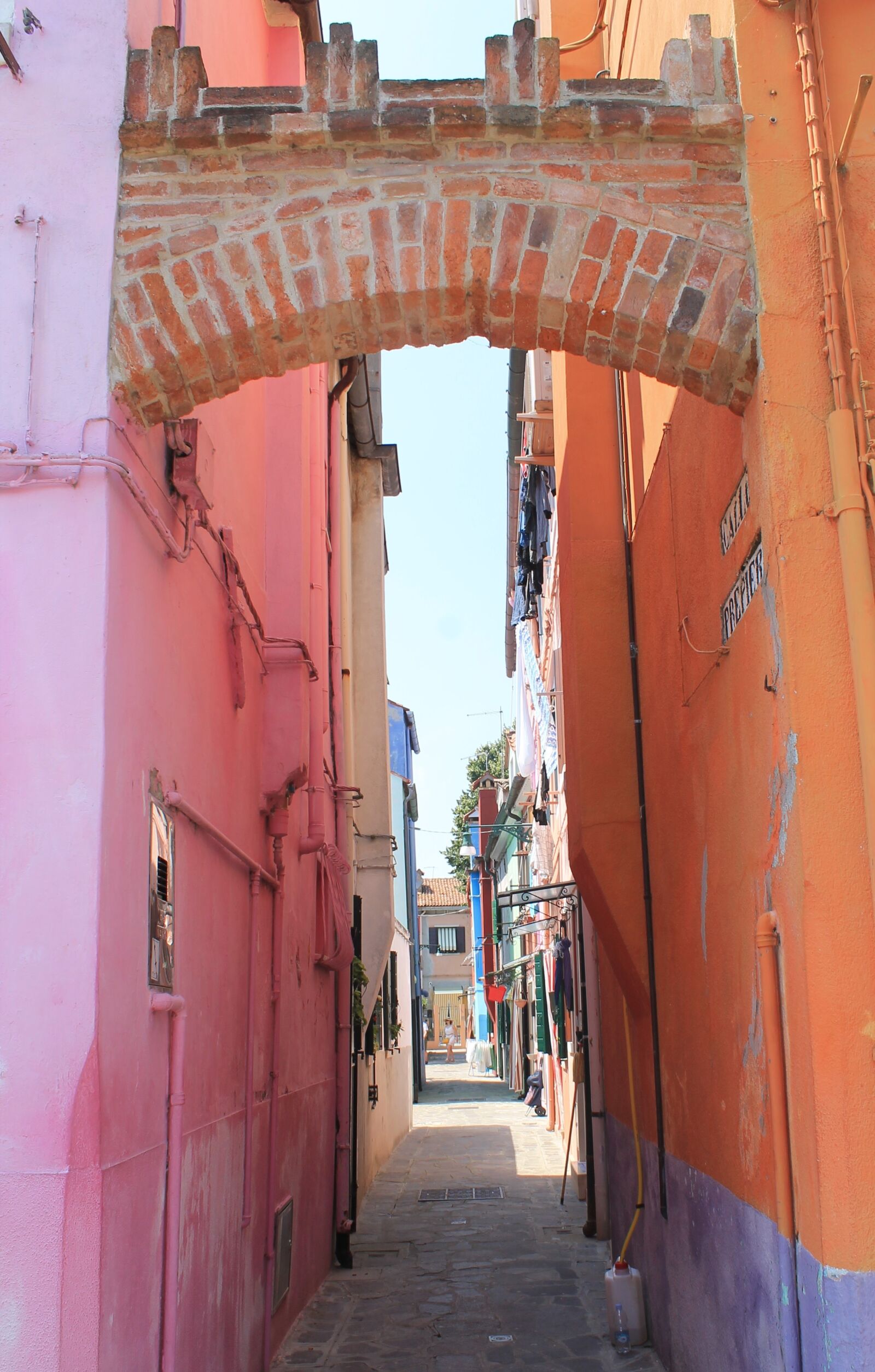 Canon EOS 1100D (EOS Rebel T3 / EOS Kiss X50) sample photo. Alley, colorful, burano photography