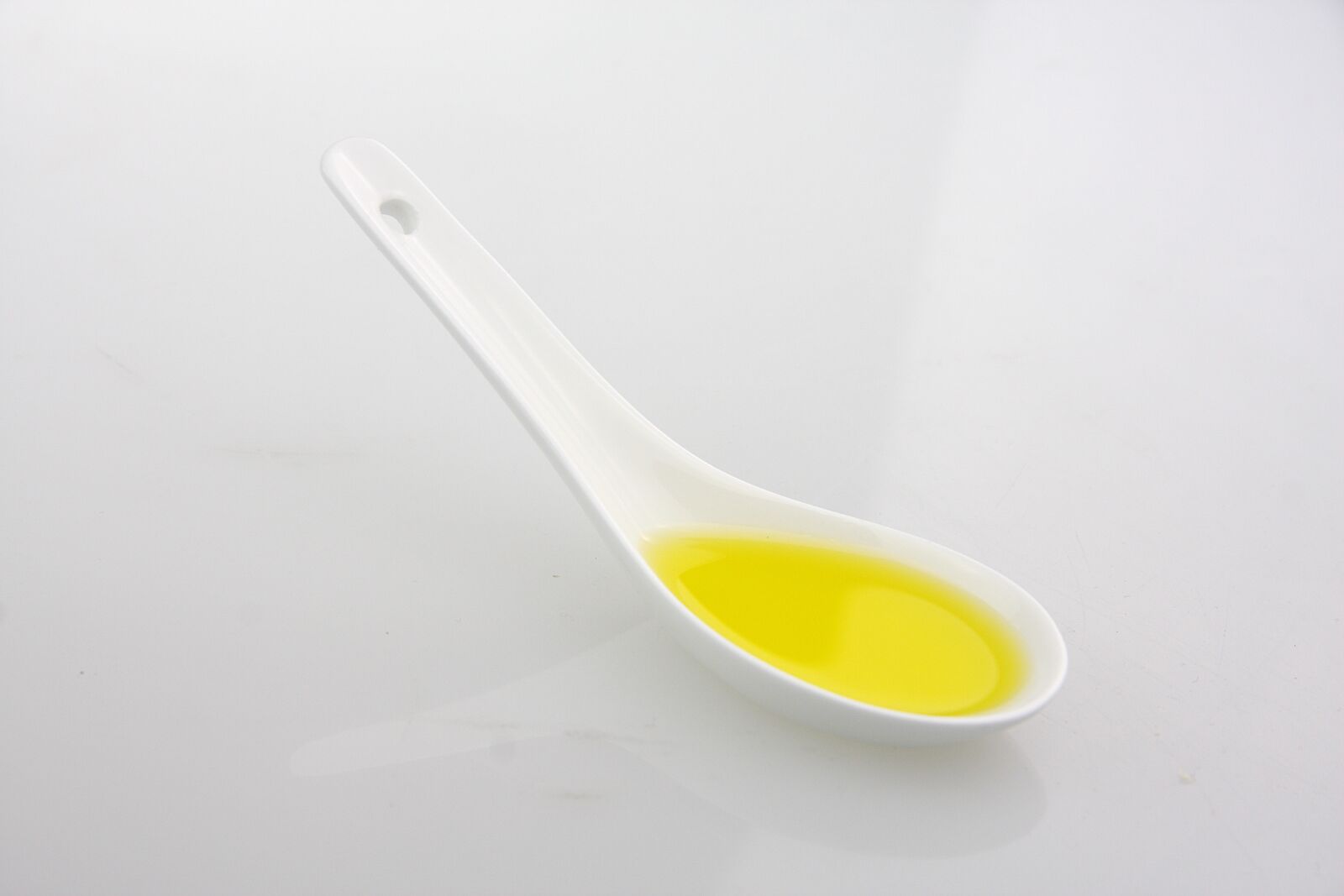 Canon EOS 40D sample photo. Olive, spoon, porcelain spoon photography